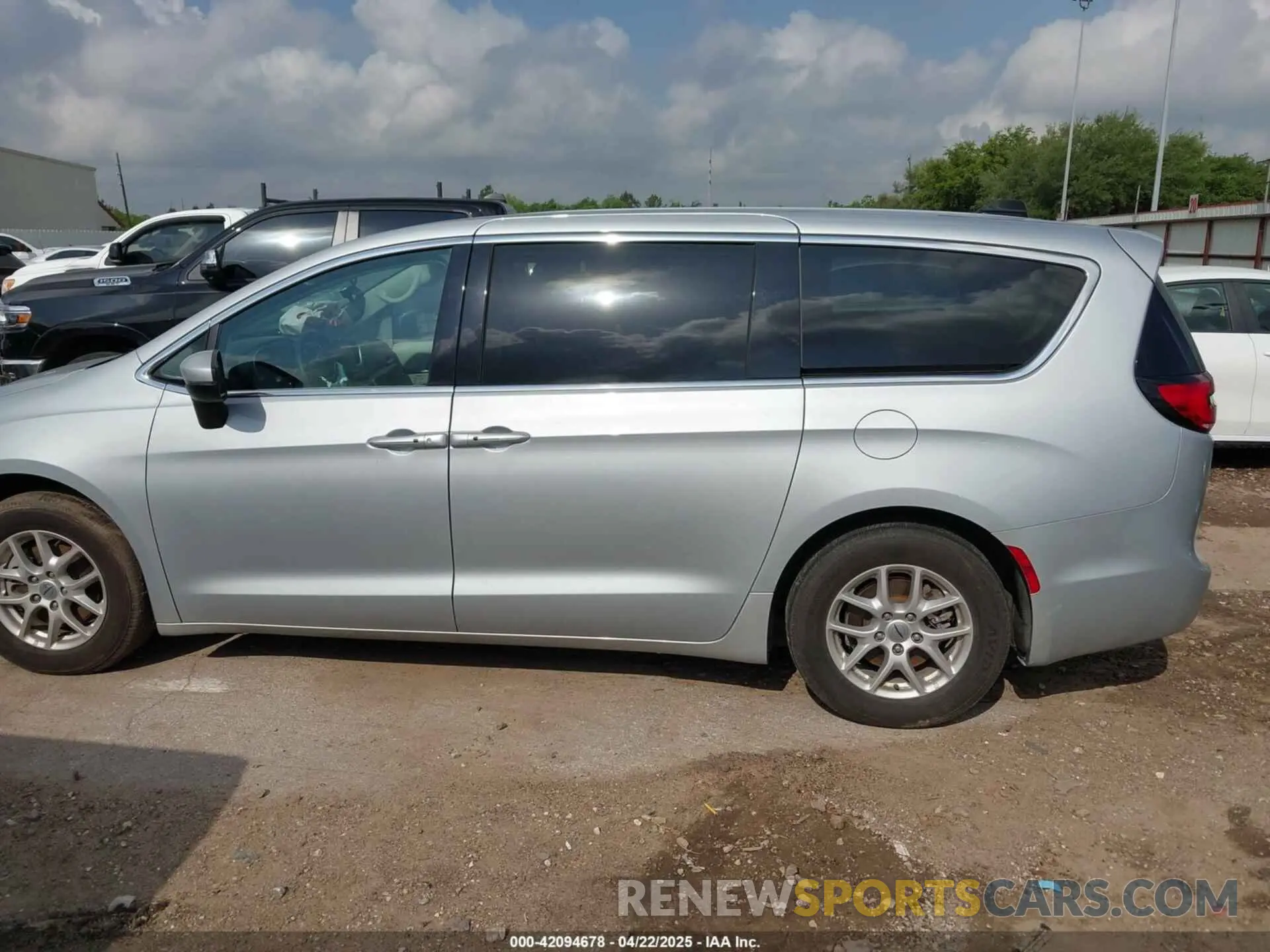 15 Photograph of a damaged car 2C4RC1BG4PR594204 CHRYSLER PACIFICA 2023