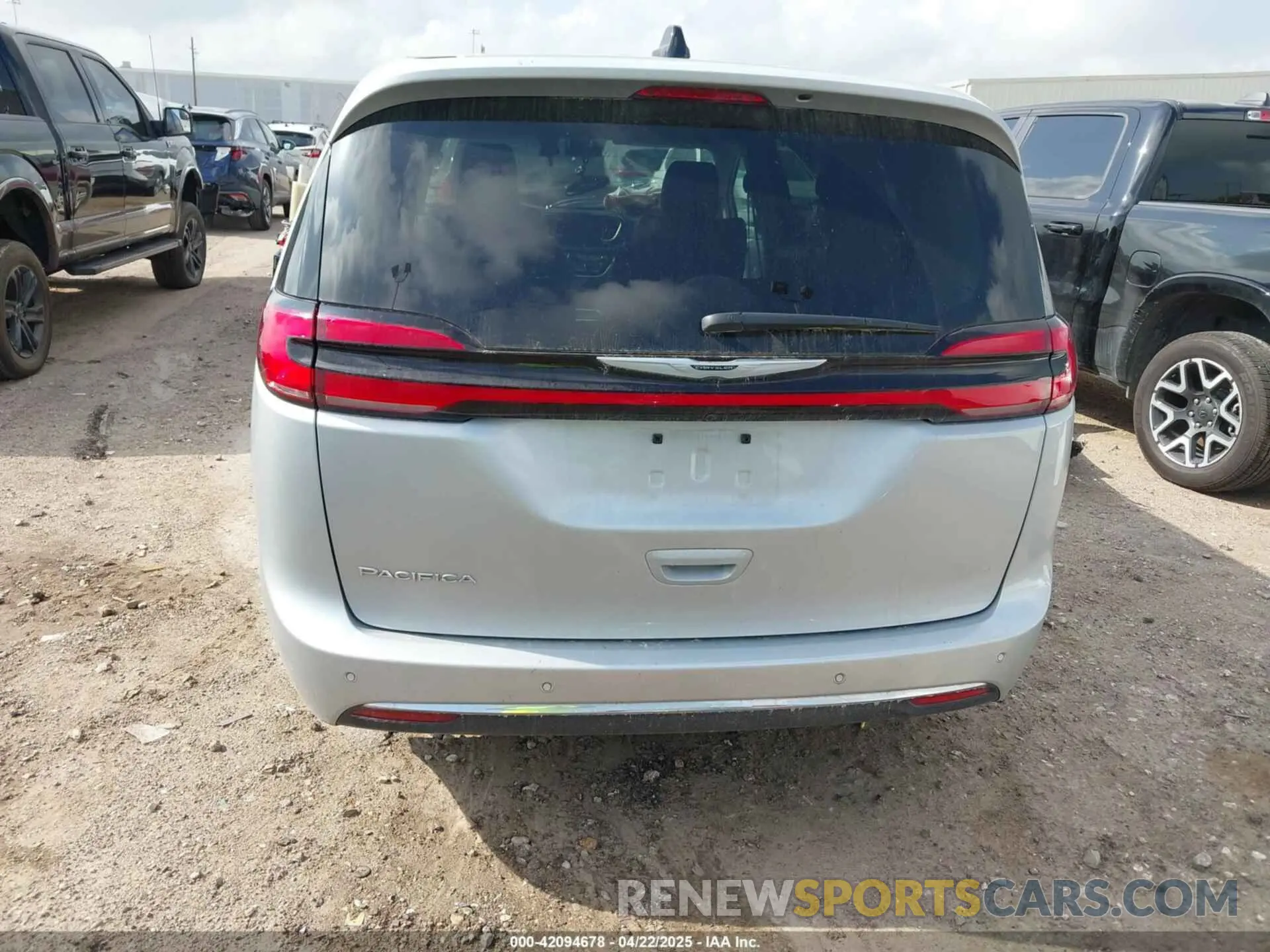 17 Photograph of a damaged car 2C4RC1BG4PR594204 CHRYSLER PACIFICA 2023