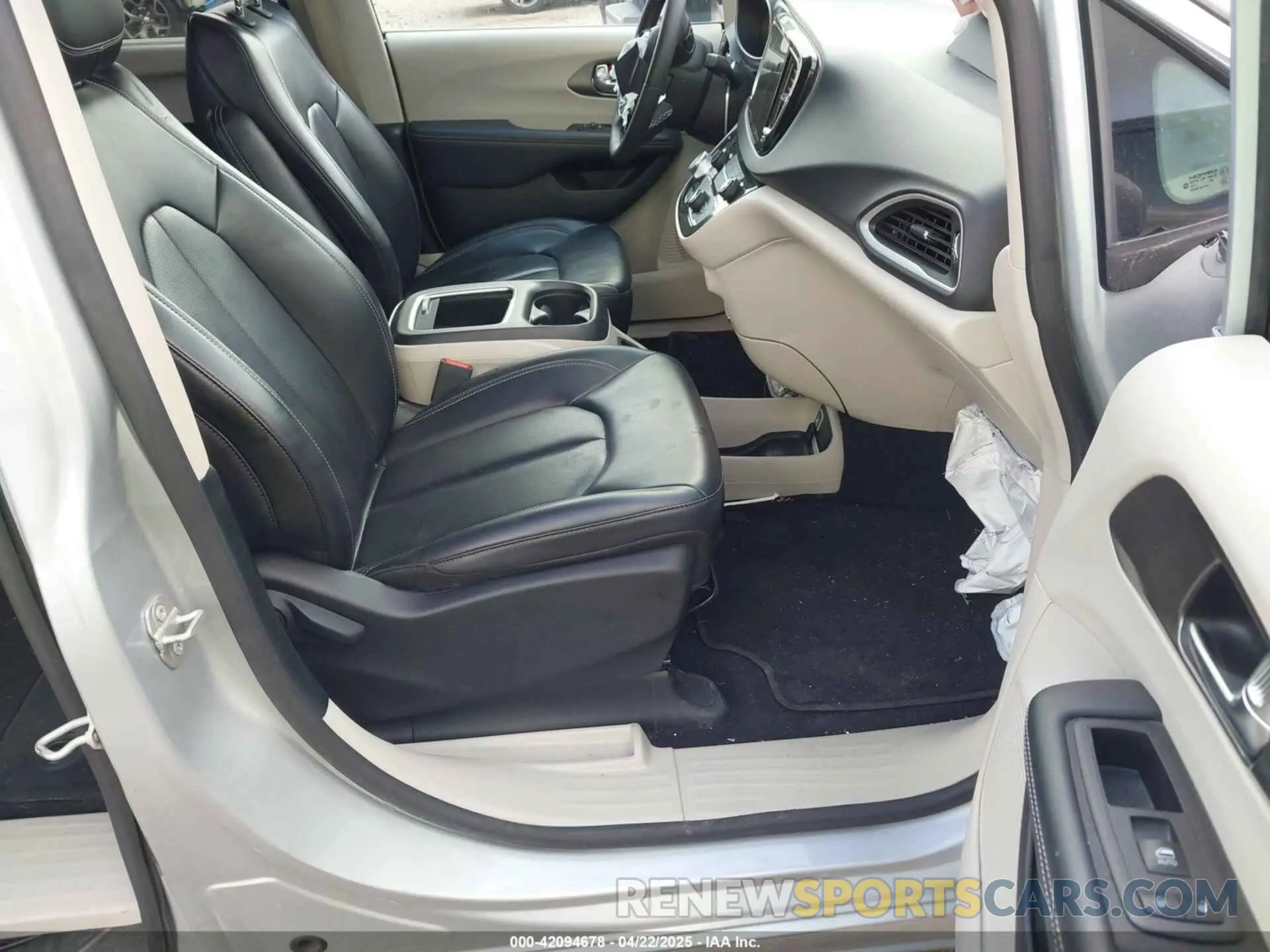 5 Photograph of a damaged car 2C4RC1BG4PR594204 CHRYSLER PACIFICA 2023