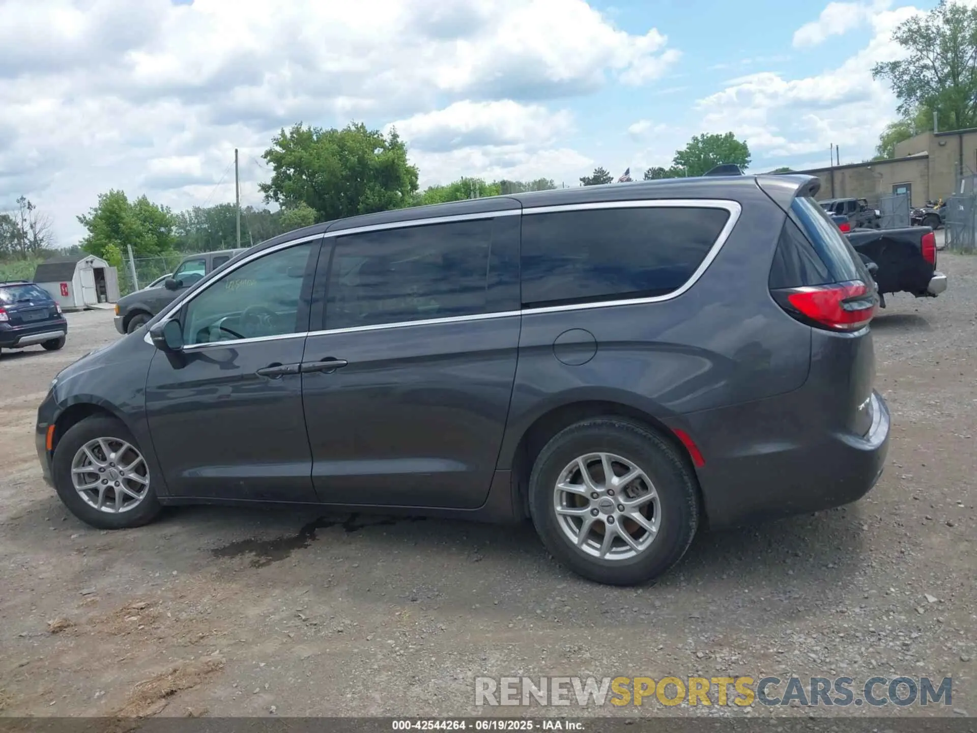 14 Photograph of a damaged car 2C4RC1BG5PR520967 CHRYSLER PACIFICA 2023