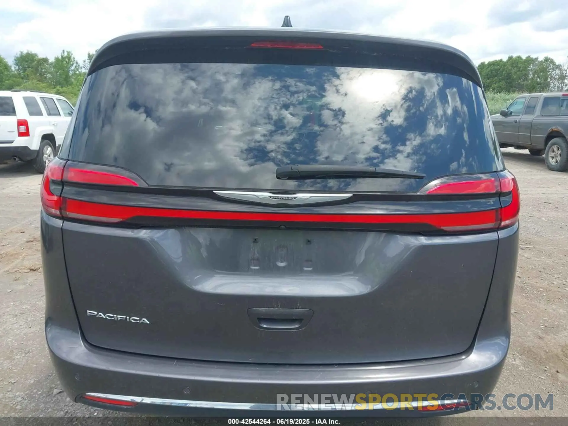 16 Photograph of a damaged car 2C4RC1BG5PR520967 CHRYSLER PACIFICA 2023