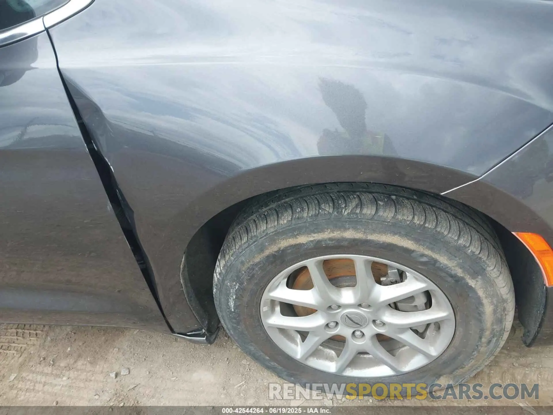 6 Photograph of a damaged car 2C4RC1BG5PR520967 CHRYSLER PACIFICA 2023