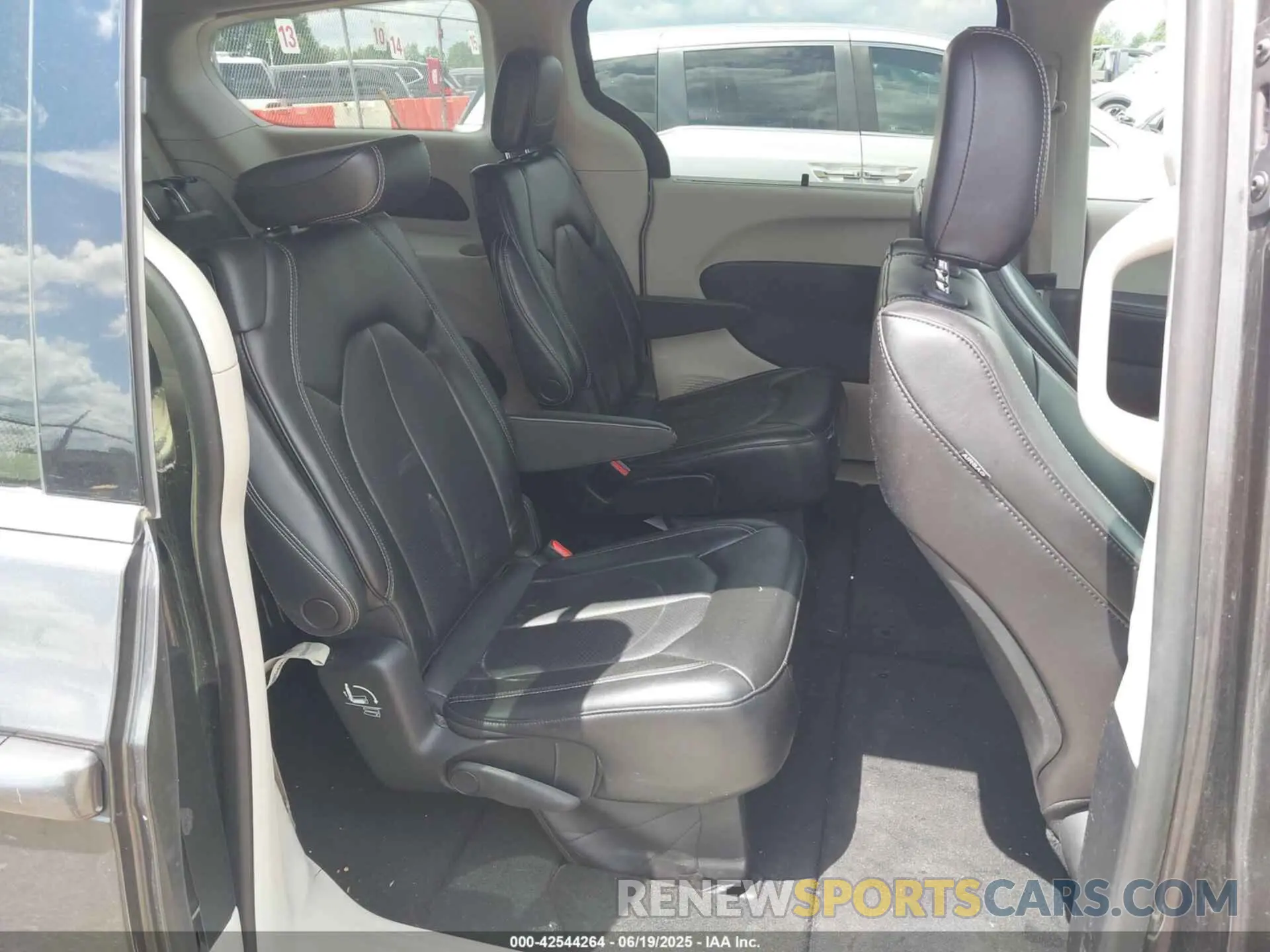 8 Photograph of a damaged car 2C4RC1BG5PR520967 CHRYSLER PACIFICA 2023