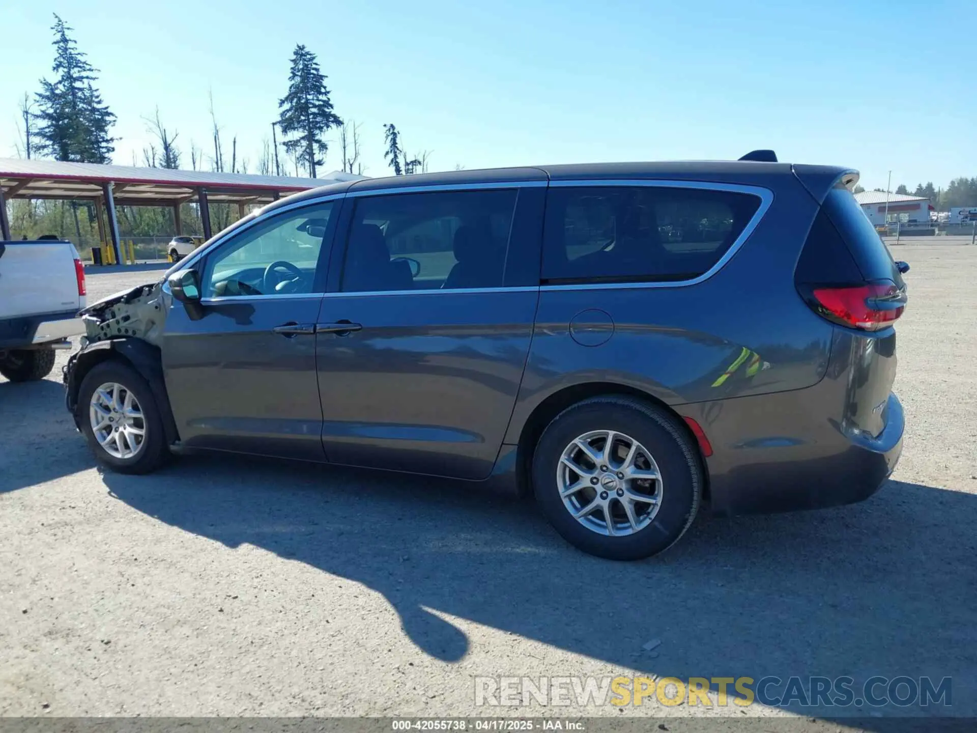 15 Photograph of a damaged car 2C4RC1BG5PR550499 CHRYSLER PACIFICA 2023