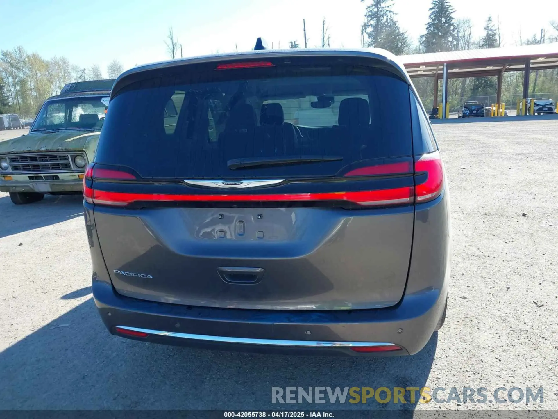 17 Photograph of a damaged car 2C4RC1BG5PR550499 CHRYSLER PACIFICA 2023