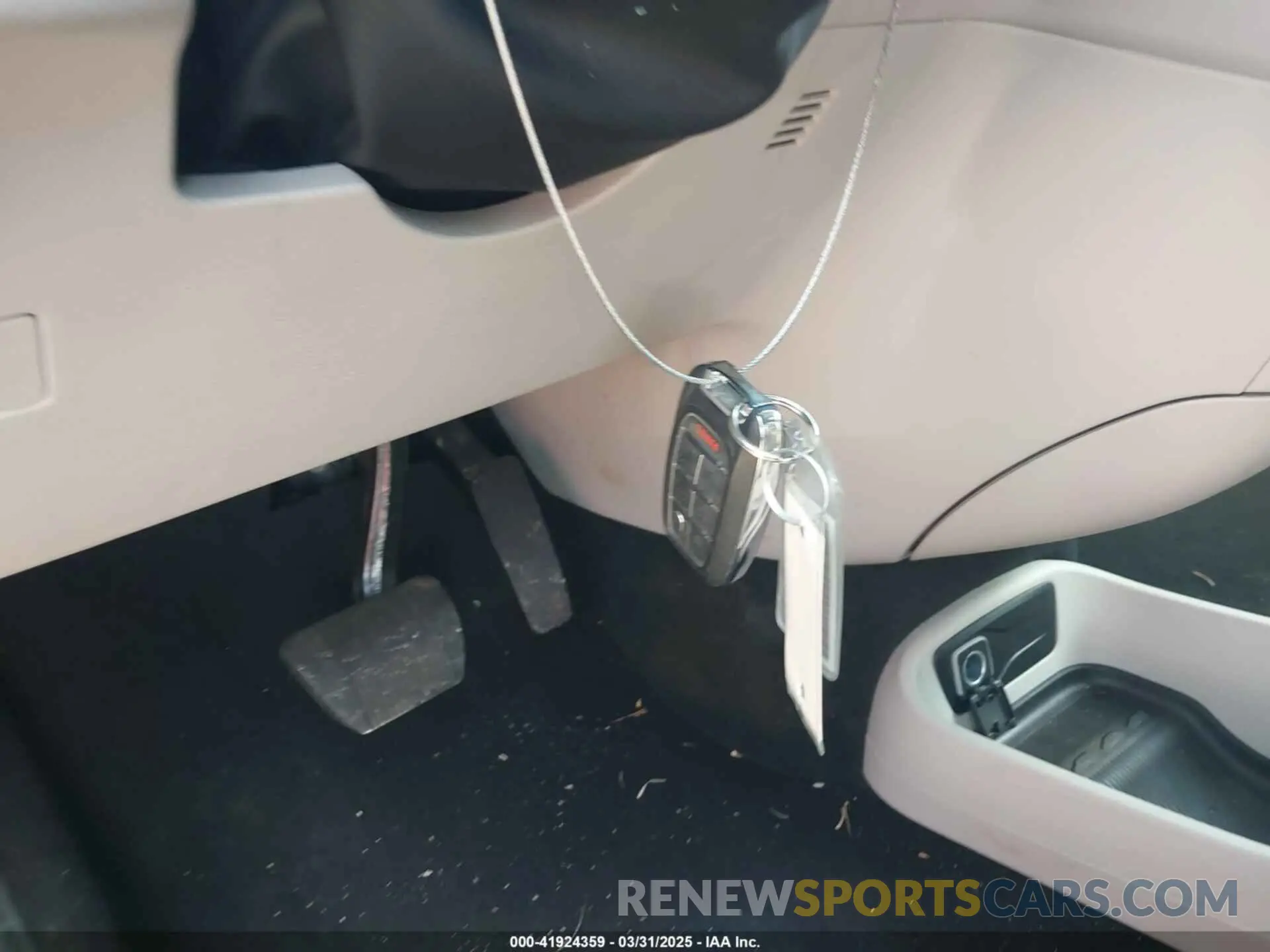 11 Photograph of a damaged car 2C4RC1BG5PR550650 CHRYSLER PACIFICA 2023