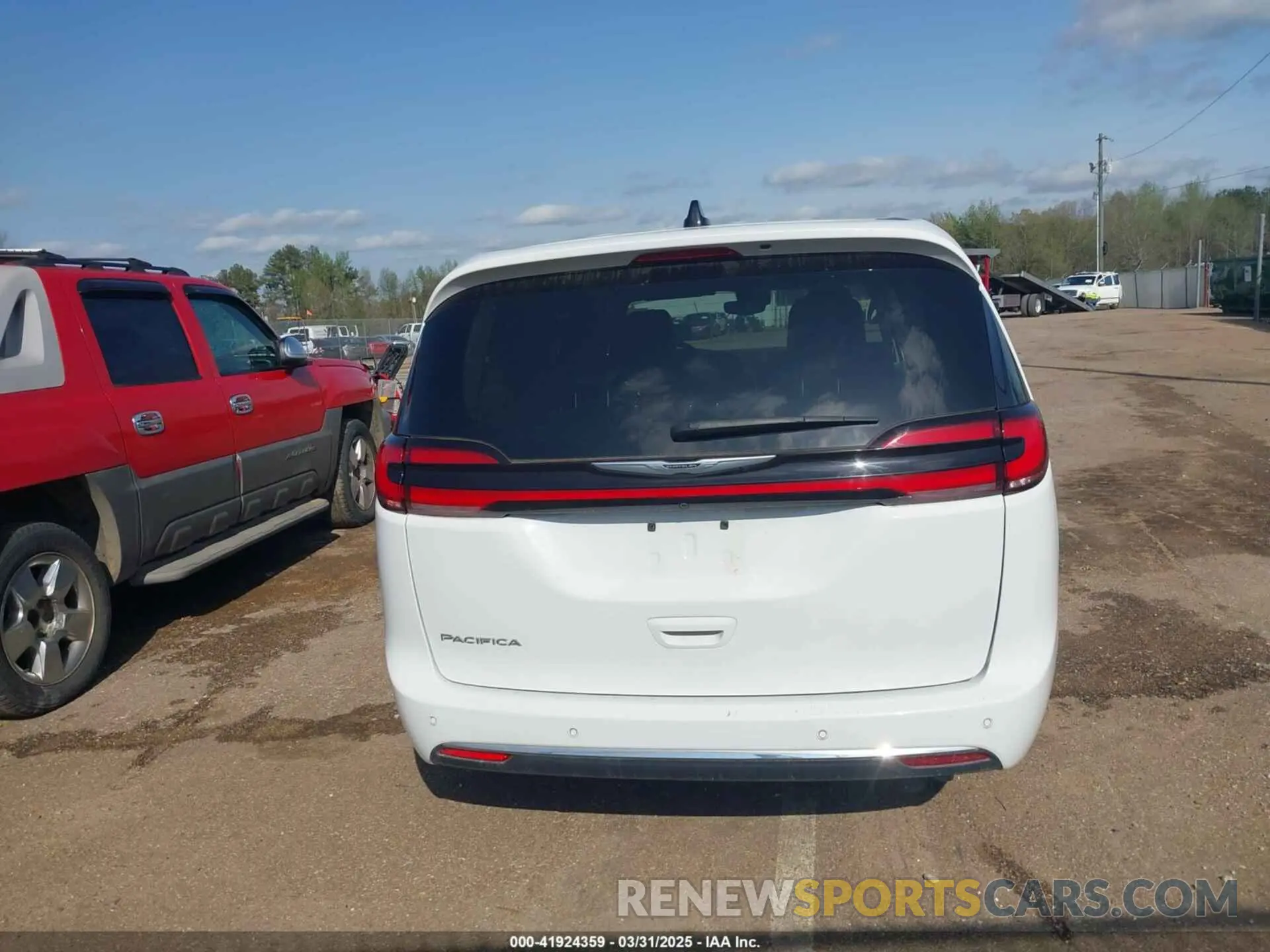 17 Photograph of a damaged car 2C4RC1BG5PR550650 CHRYSLER PACIFICA 2023