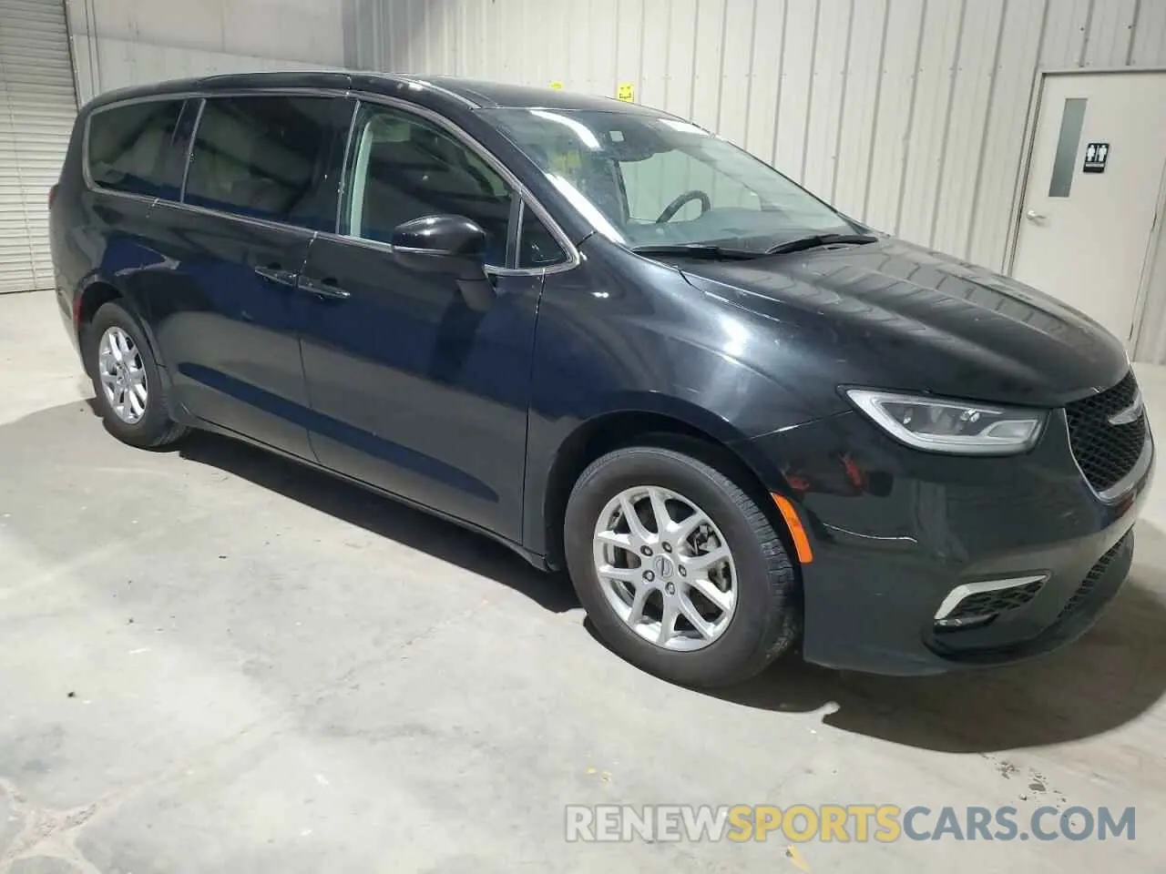 4 Photograph of a damaged car 2C4RC1BG5PR552768 CHRYSLER PACIFICA 2023