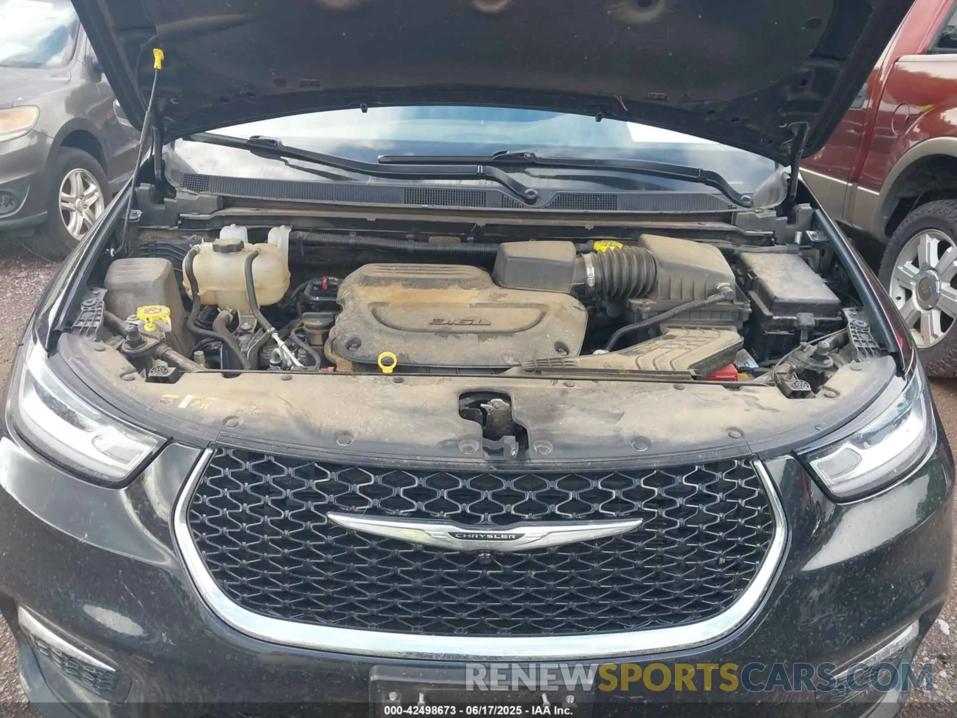 10 Photograph of a damaged car 2C4RC1BG5PR560126 CHRYSLER PACIFICA 2023