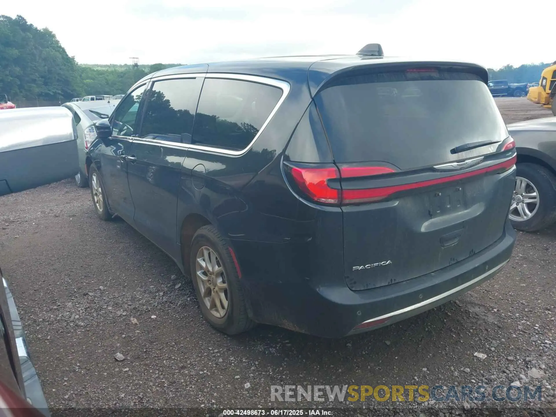 3 Photograph of a damaged car 2C4RC1BG5PR560126 CHRYSLER PACIFICA 2023