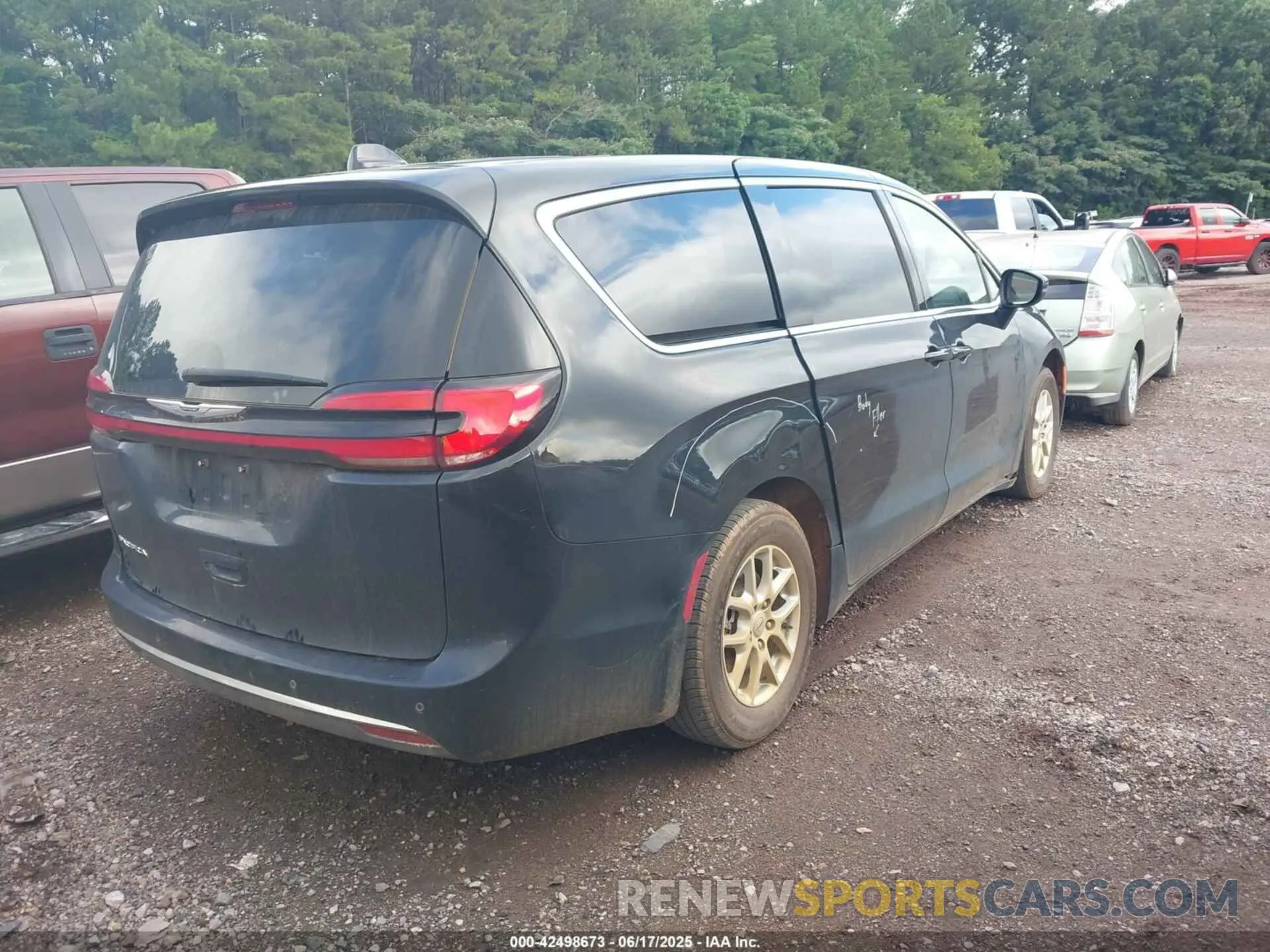 4 Photograph of a damaged car 2C4RC1BG5PR560126 CHRYSLER PACIFICA 2023