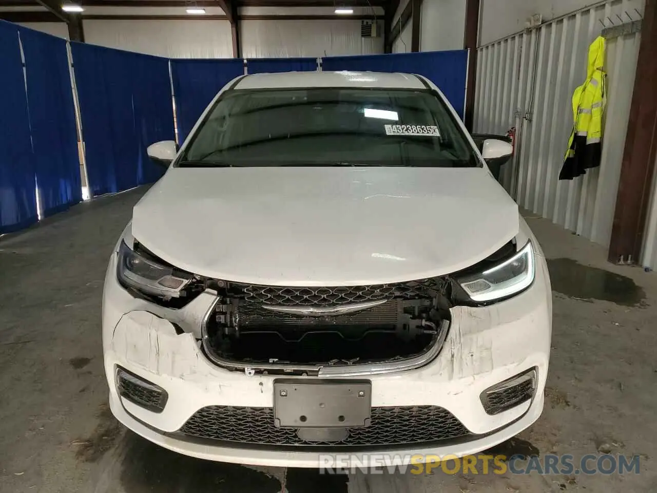 5 Photograph of a damaged car 2C4RC1BG5PR571353 CHRYSLER PACIFICA 2023