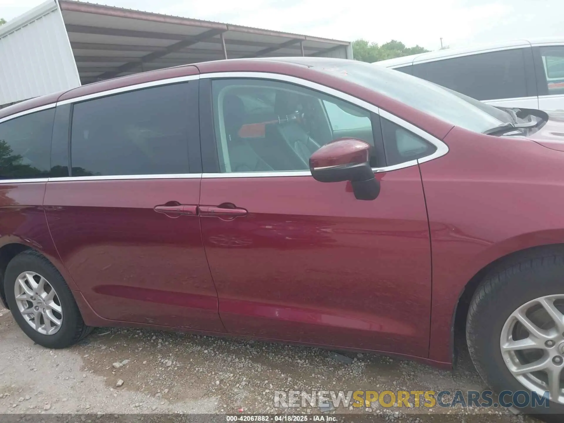 13 Photograph of a damaged car 2C4RC1BG5PR578223 CHRYSLER PACIFICA 2023