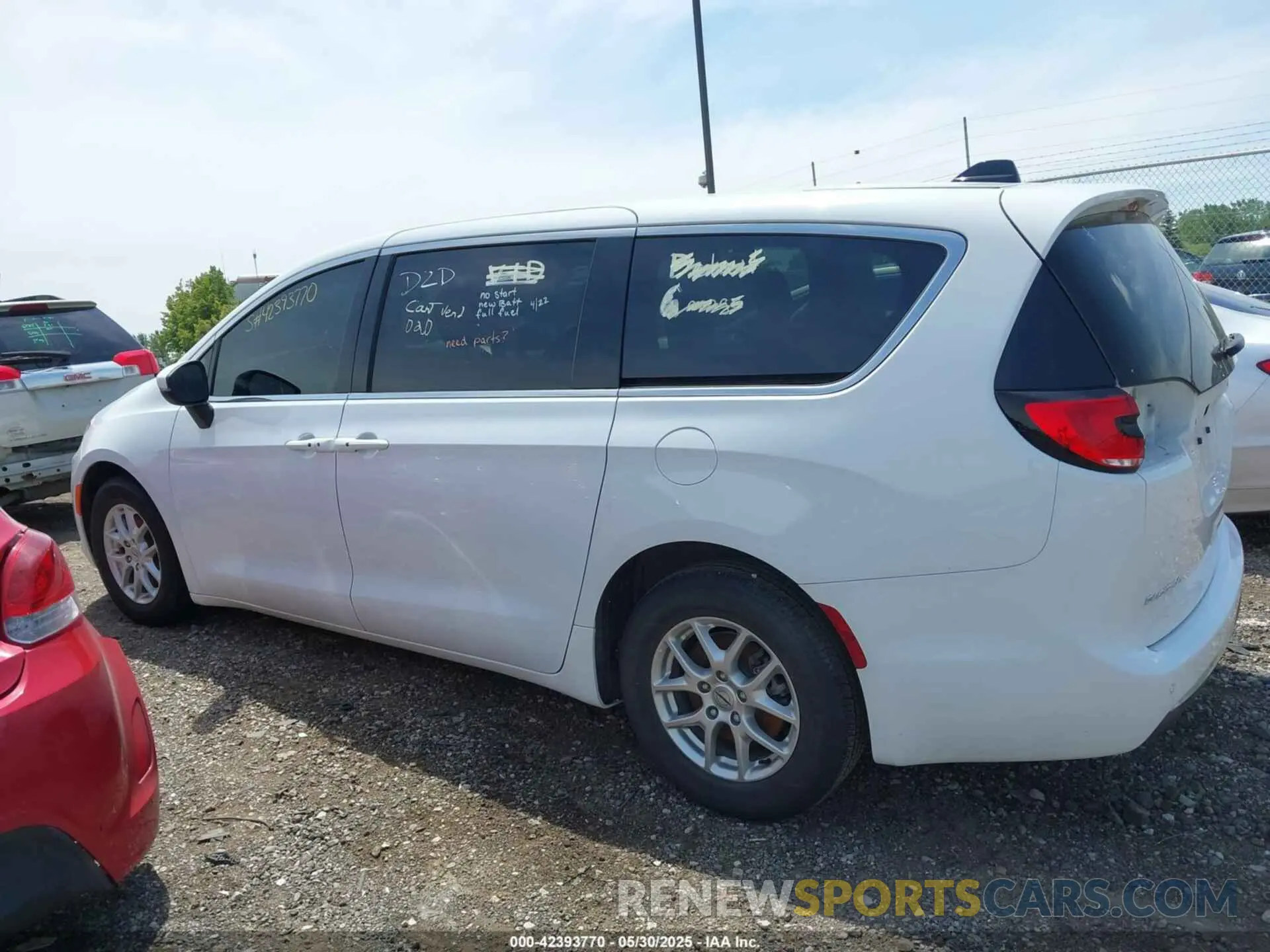 14 Photograph of a damaged car 2C4RC1BG5PR601256 CHRYSLER PACIFICA 2023