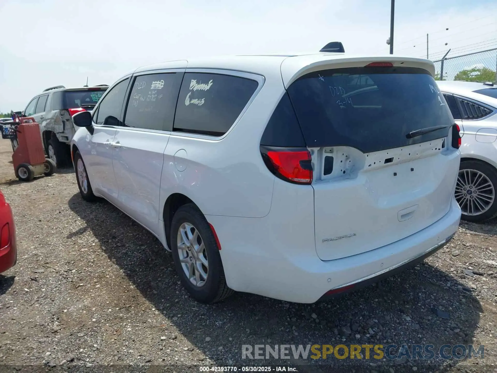 3 Photograph of a damaged car 2C4RC1BG5PR601256 CHRYSLER PACIFICA 2023