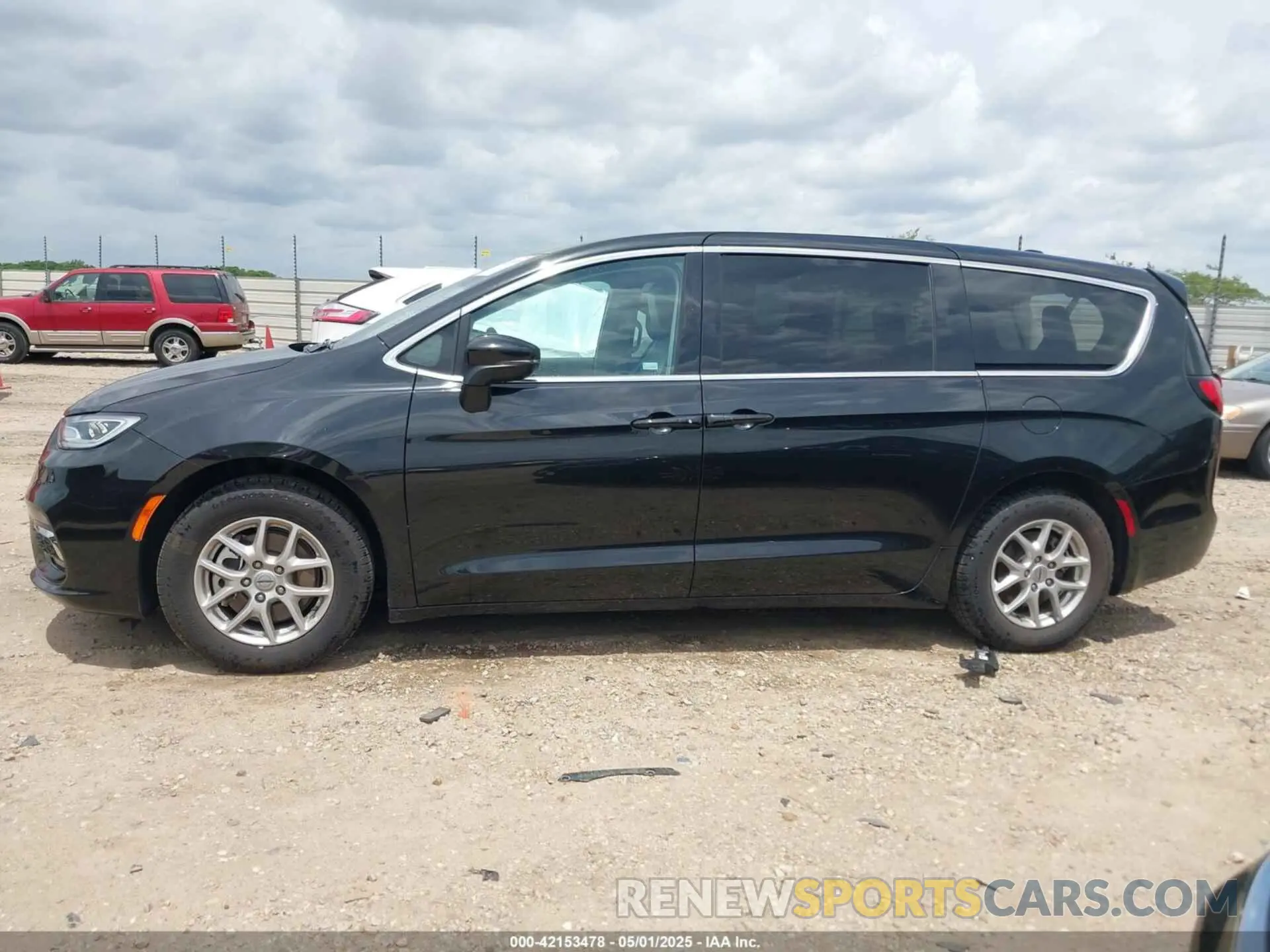 14 Photograph of a damaged car 2C4RC1BG5PR601676 CHRYSLER PACIFICA 2023