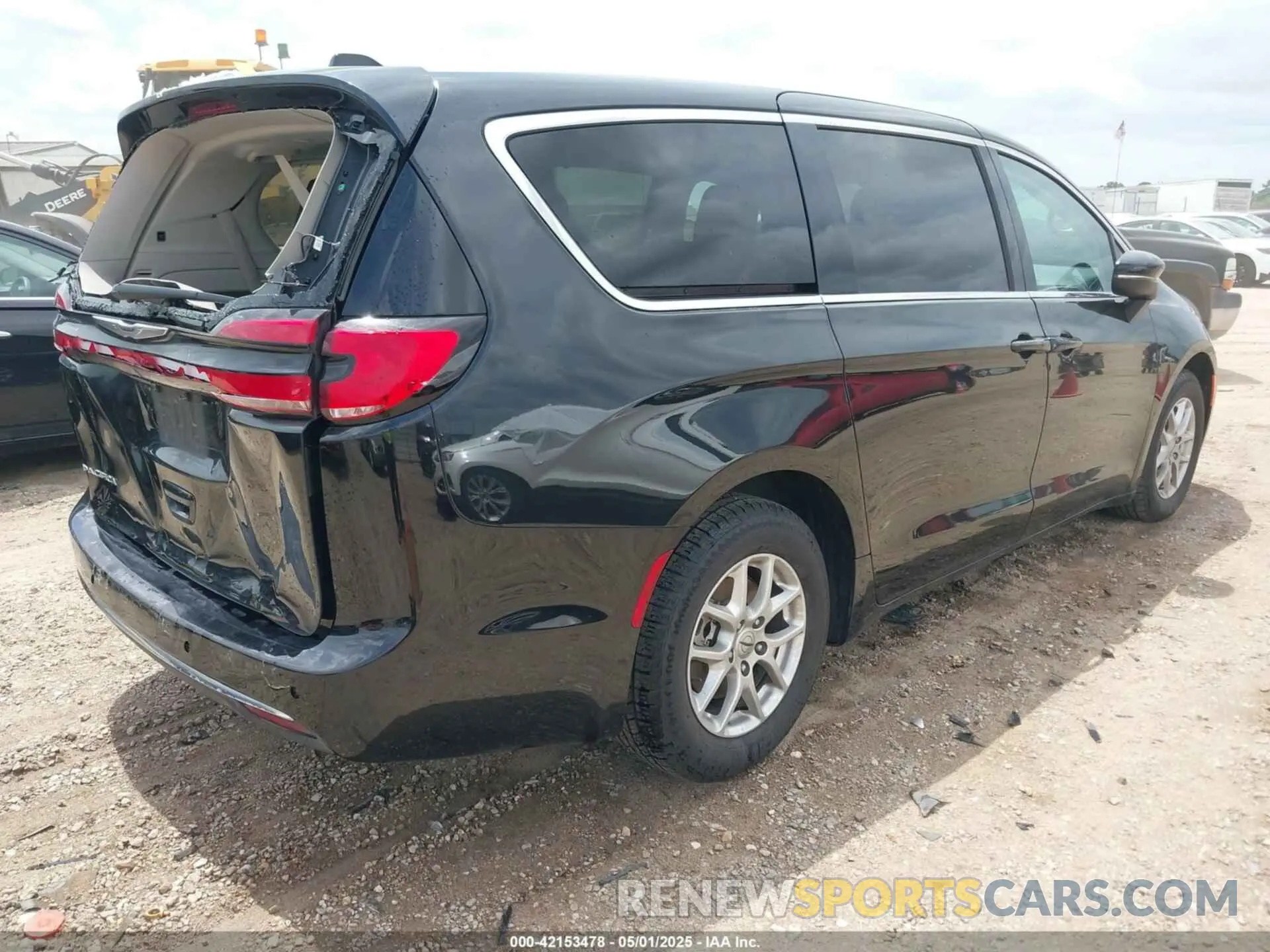 4 Photograph of a damaged car 2C4RC1BG5PR601676 CHRYSLER PACIFICA 2023