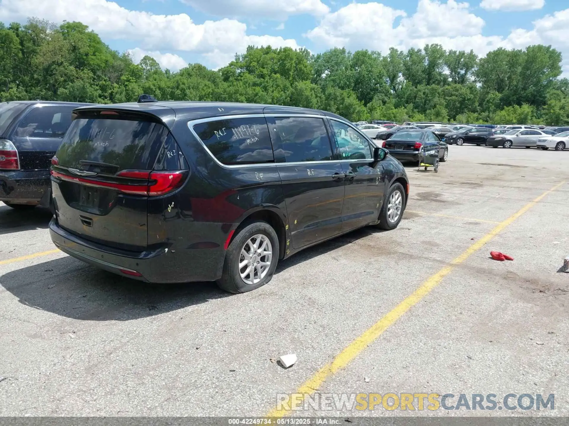 4 Photograph of a damaged car 2C4RC1BG5PR606425 CHRYSLER PACIFICA 2023