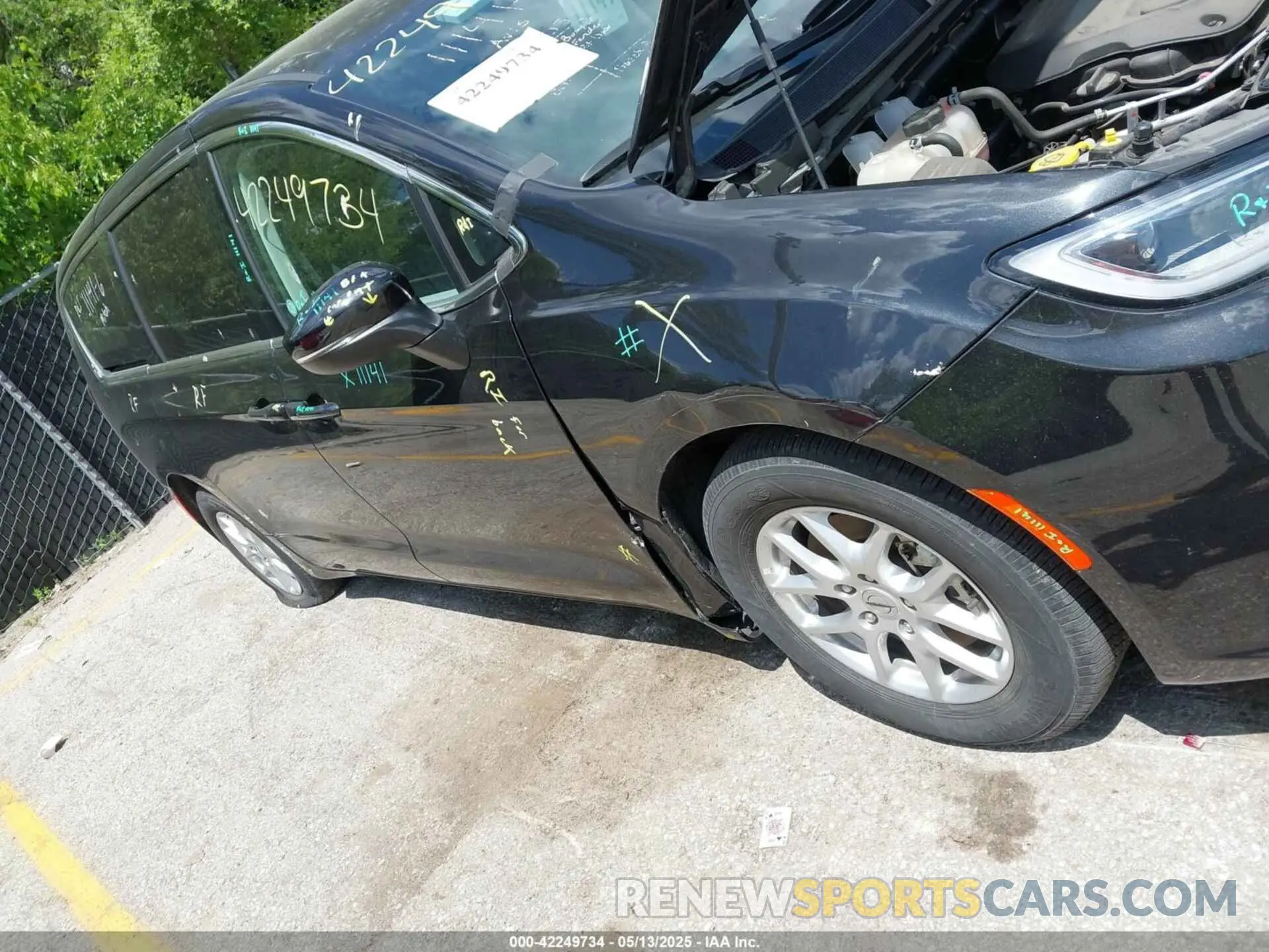 6 Photograph of a damaged car 2C4RC1BG5PR606425 CHRYSLER PACIFICA 2023