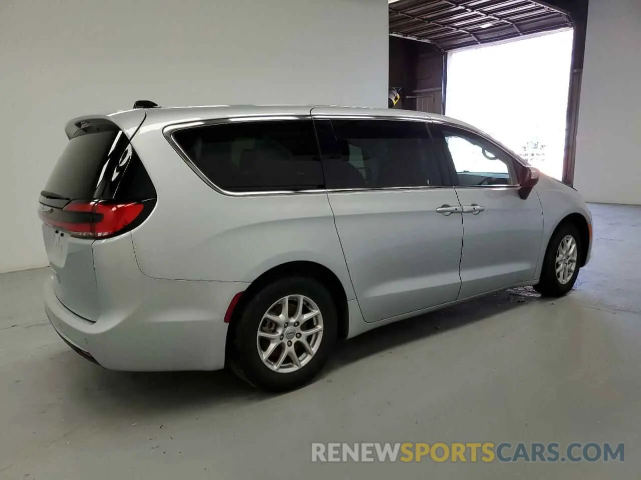 3 Photograph of a damaged car 2C4RC1BG5PR620616 CHRYSLER PACIFICA 2023