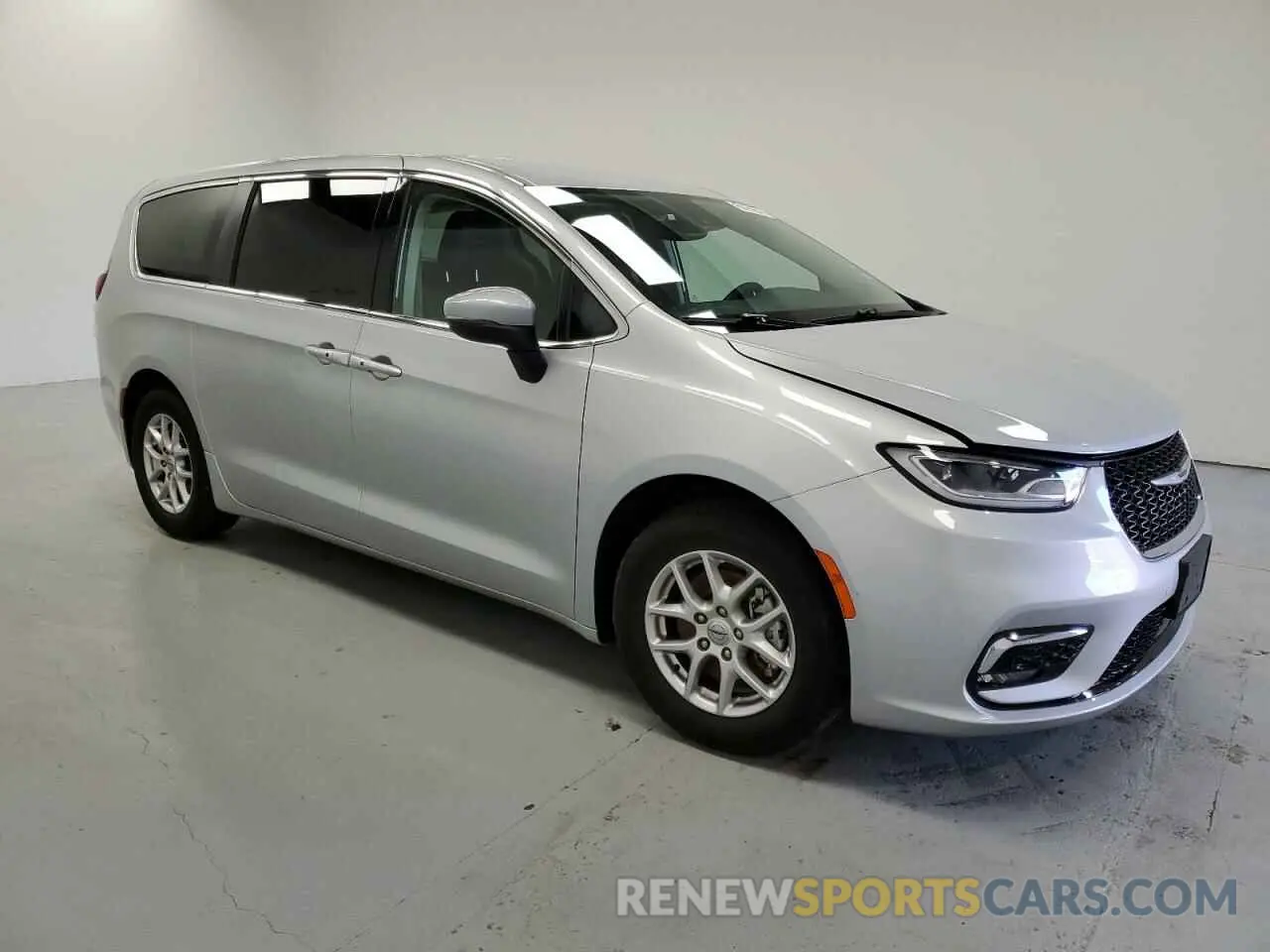 4 Photograph of a damaged car 2C4RC1BG5PR620616 CHRYSLER PACIFICA 2023