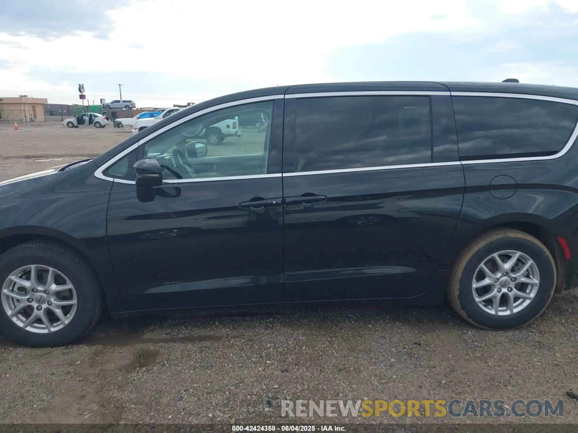 14 Photograph of a damaged car 2C4RC1BG5PR627887 CHRYSLER PACIFICA 2023