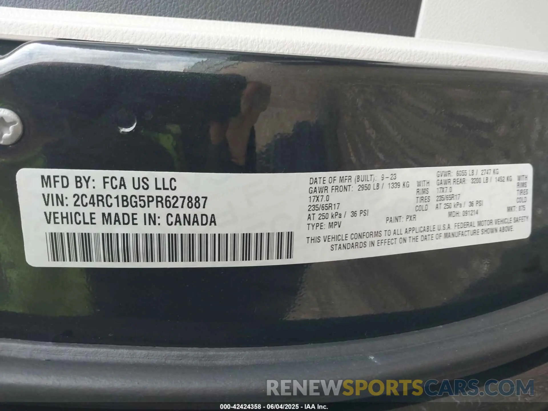 9 Photograph of a damaged car 2C4RC1BG5PR627887 CHRYSLER PACIFICA 2023