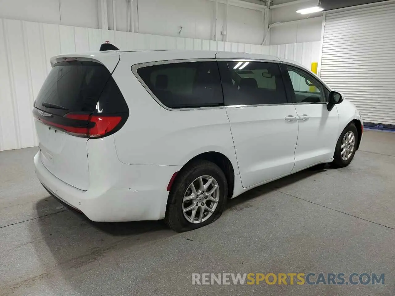 3 Photograph of a damaged car 2C4RC1BG5PR632880 CHRYSLER PACIFICA 2023