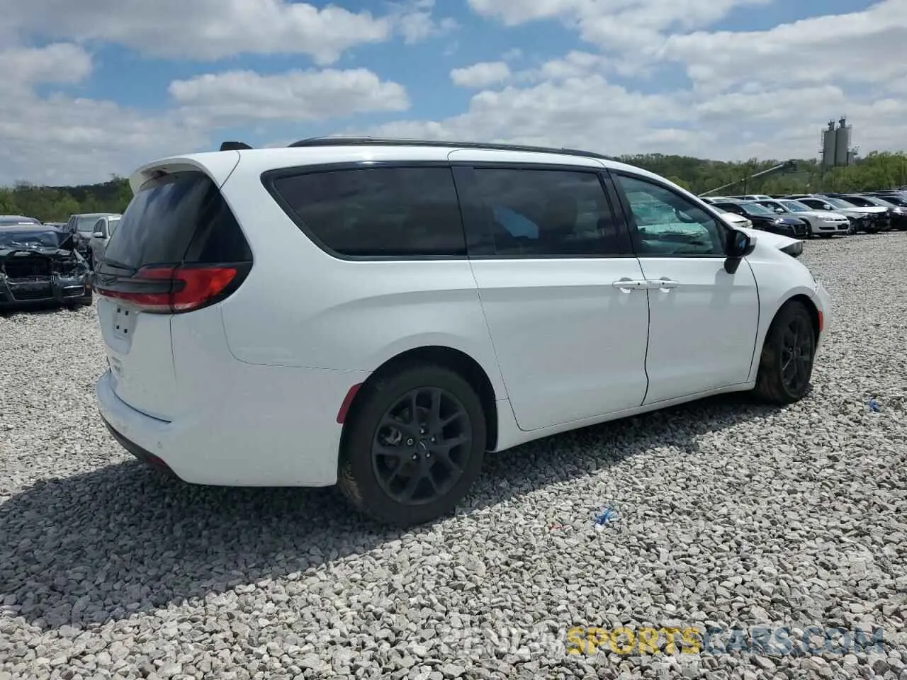 3 Photograph of a damaged car 2C4RC1BG6PR509055 CHRYSLER PACIFICA 2023