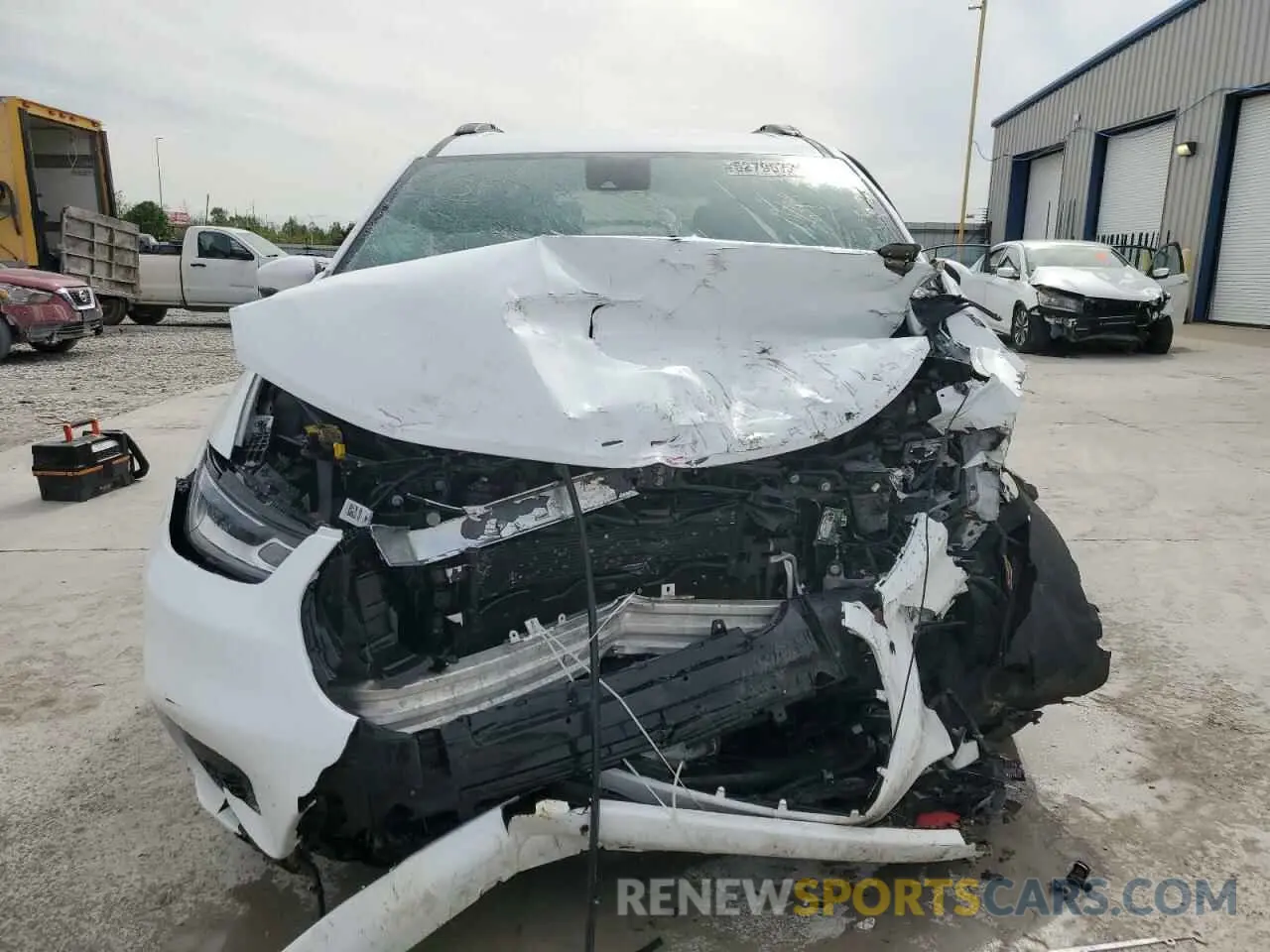 5 Photograph of a damaged car 2C4RC1BG6PR509055 CHRYSLER PACIFICA 2023