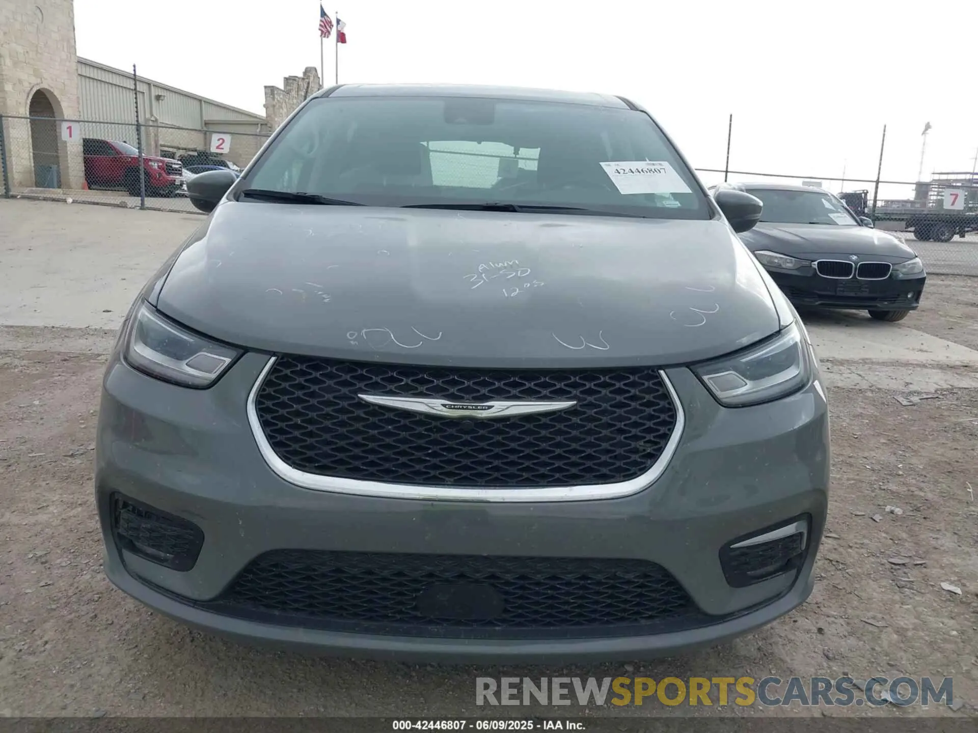 6 Photograph of a damaged car 2C4RC1BG6PR532996 CHRYSLER PACIFICA 2023