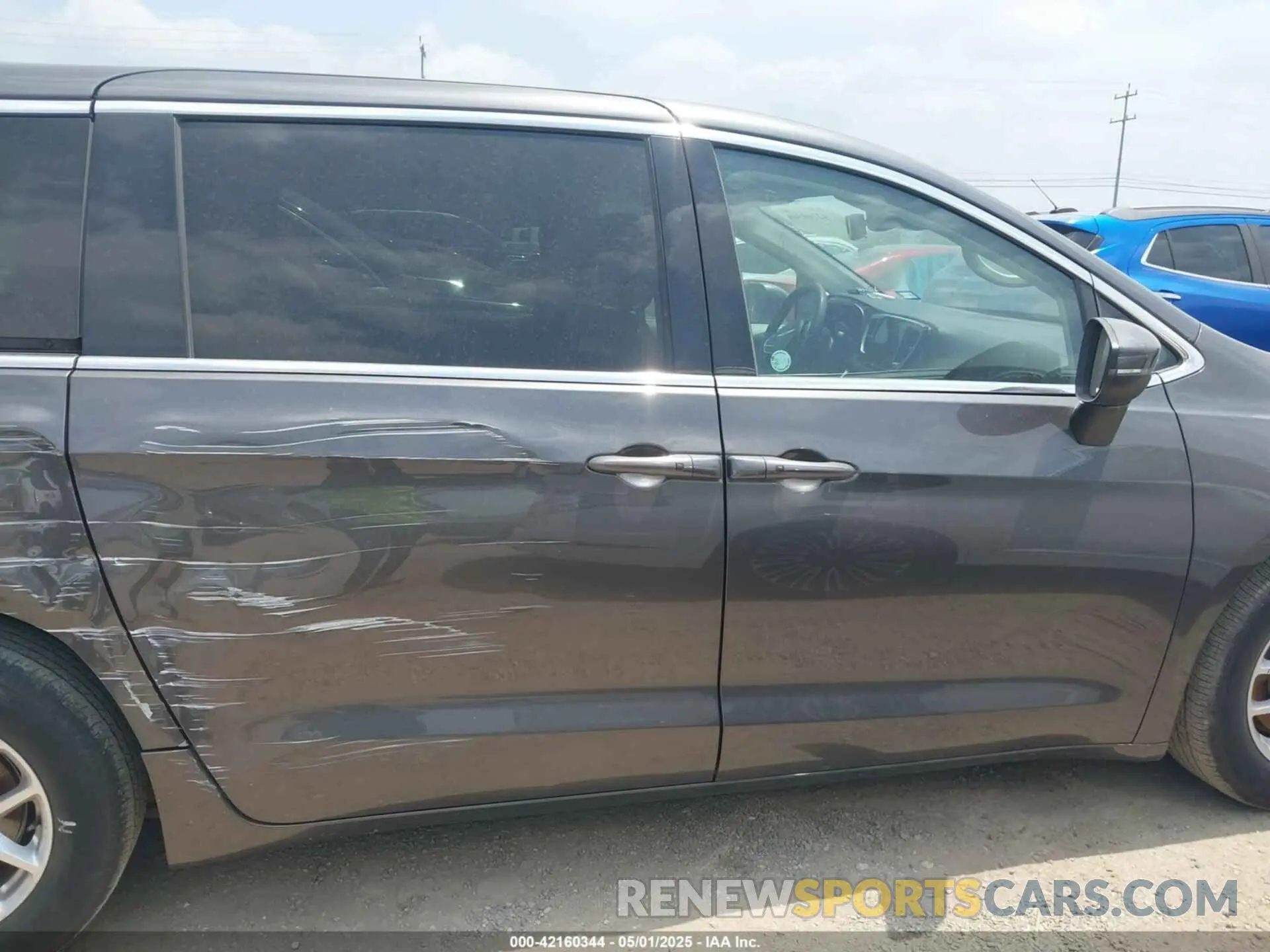 13 Photograph of a damaged car 2C4RC1BG6PR546509 CHRYSLER PACIFICA 2023