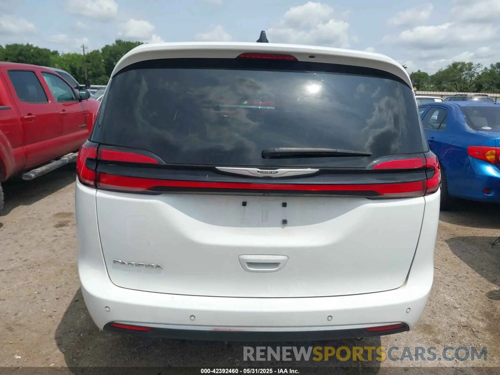 16 Photograph of a damaged car 2C4RC1BG6PR550589 CHRYSLER PACIFICA 2023