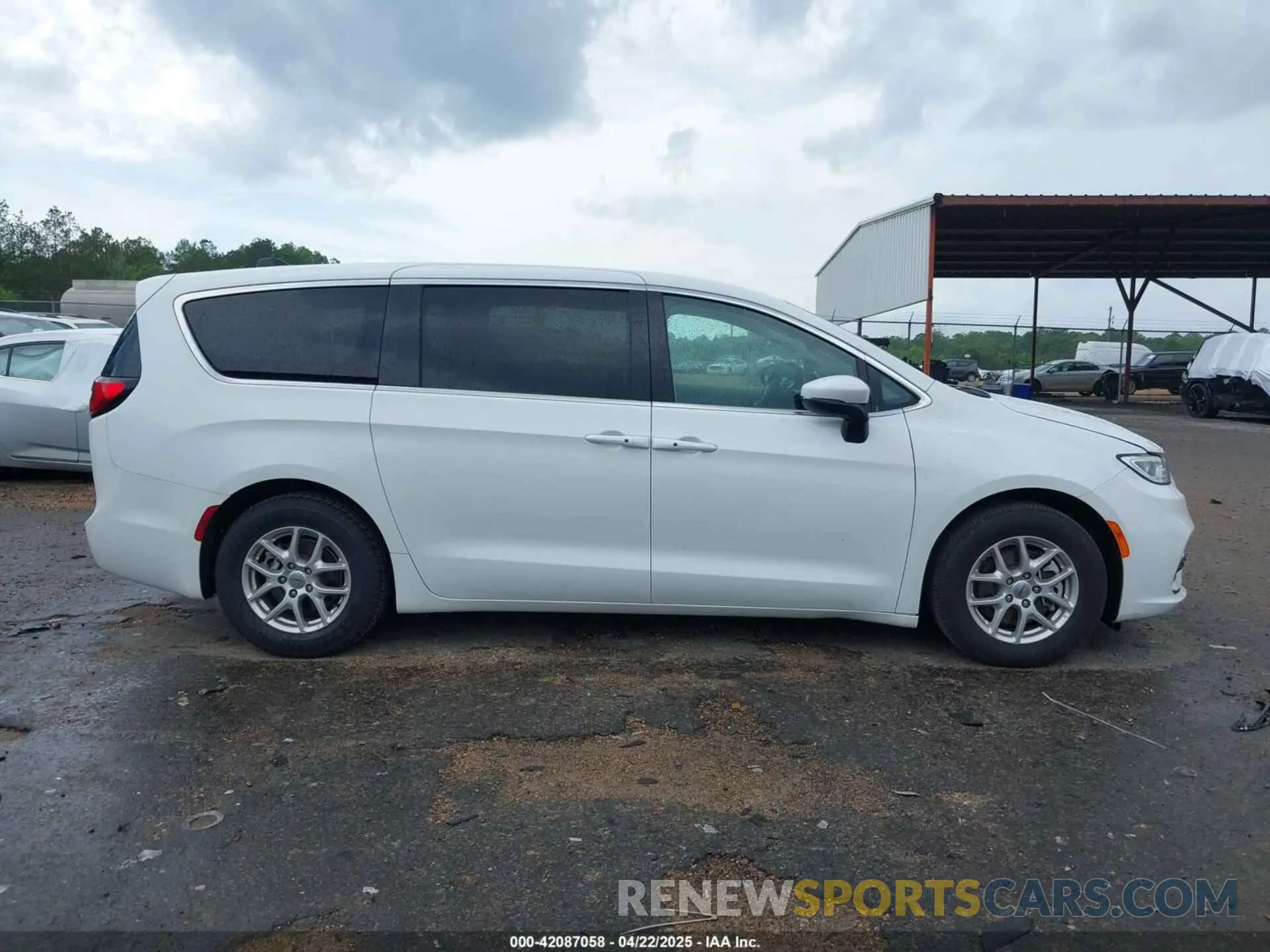 13 Photograph of a damaged car 2C4RC1BG6PR591319 CHRYSLER PACIFICA 2023