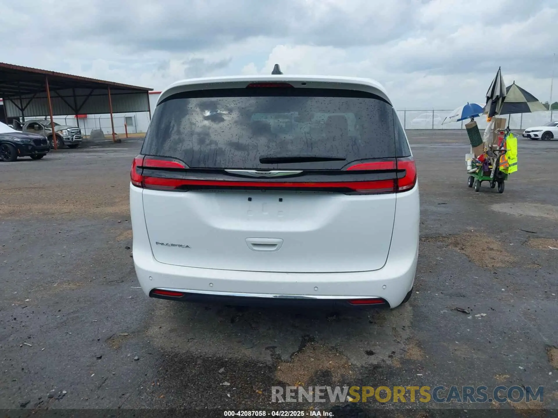 16 Photograph of a damaged car 2C4RC1BG6PR591319 CHRYSLER PACIFICA 2023