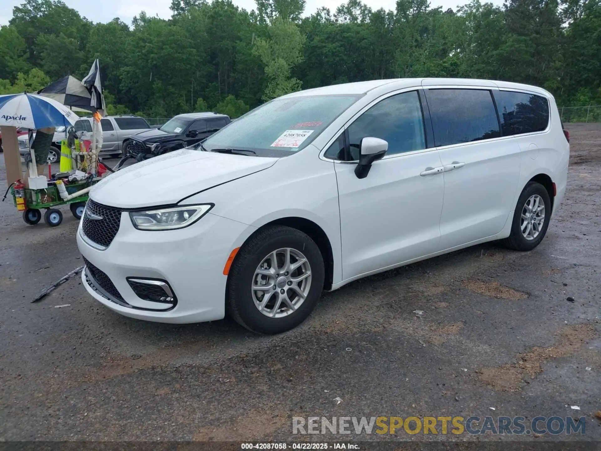 2 Photograph of a damaged car 2C4RC1BG6PR591319 CHRYSLER PACIFICA 2023