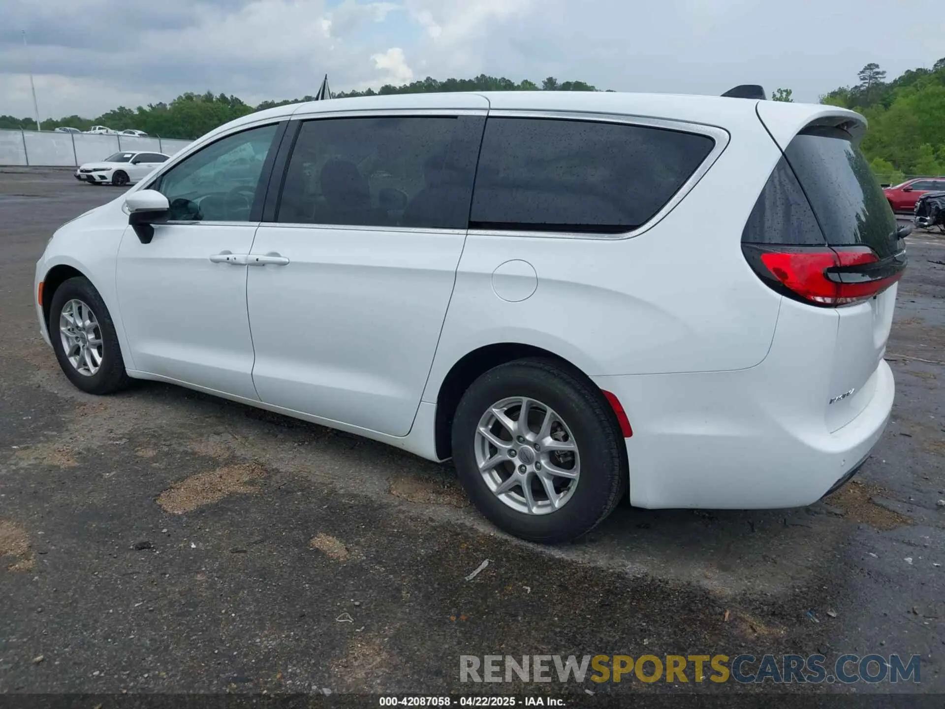 3 Photograph of a damaged car 2C4RC1BG6PR591319 CHRYSLER PACIFICA 2023
