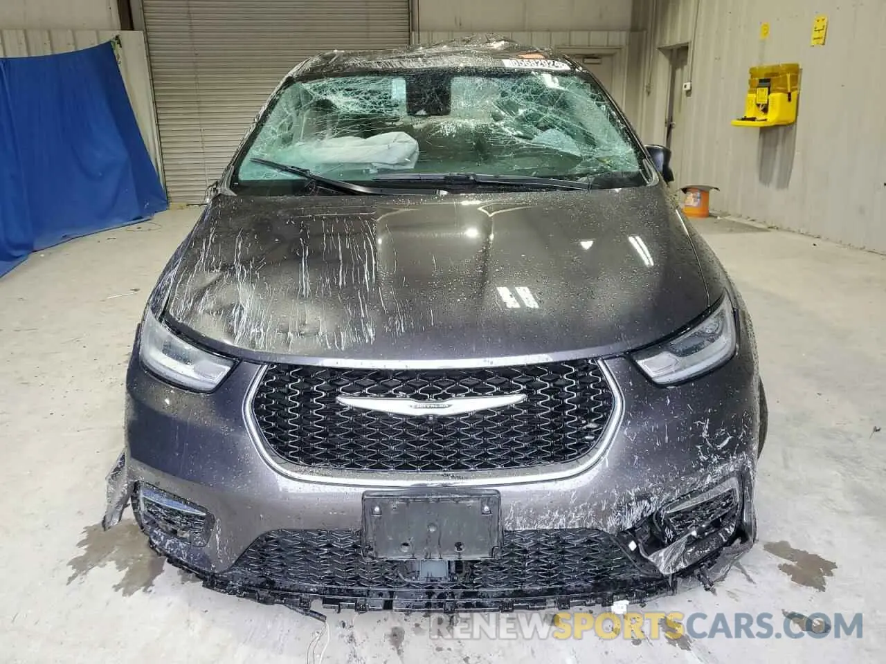5 Photograph of a damaged car 2C4RC1BG6PR591479 CHRYSLER PACIFICA 2023