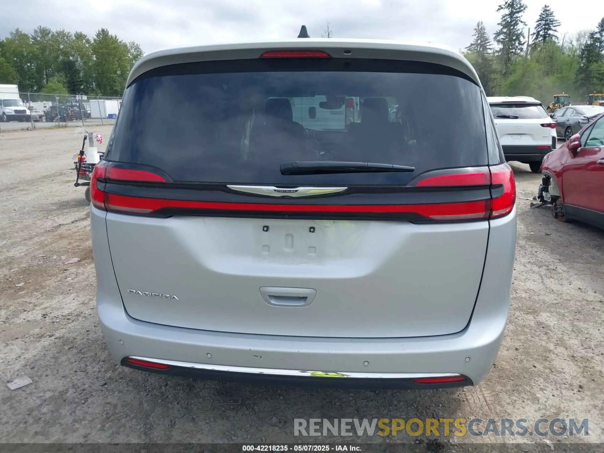 17 Photograph of a damaged car 2C4RC1BG6PR620656 CHRYSLER PACIFICA 2023
