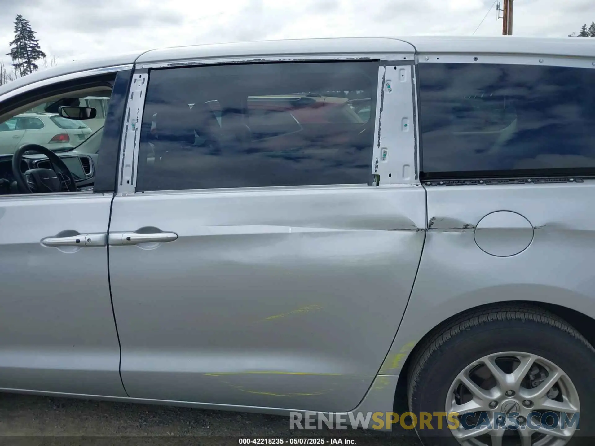 19 Photograph of a damaged car 2C4RC1BG6PR620656 CHRYSLER PACIFICA 2023