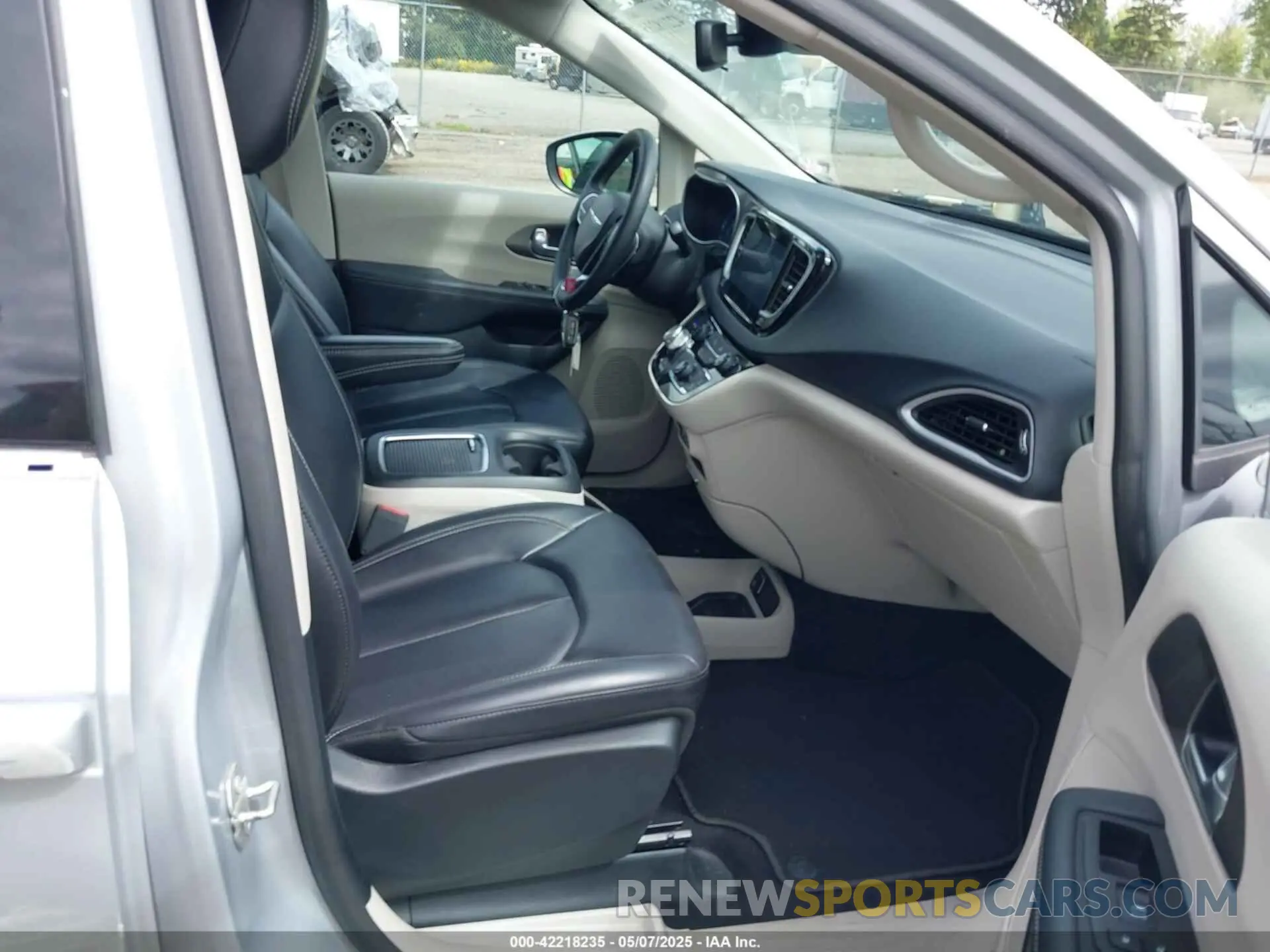 5 Photograph of a damaged car 2C4RC1BG6PR620656 CHRYSLER PACIFICA 2023