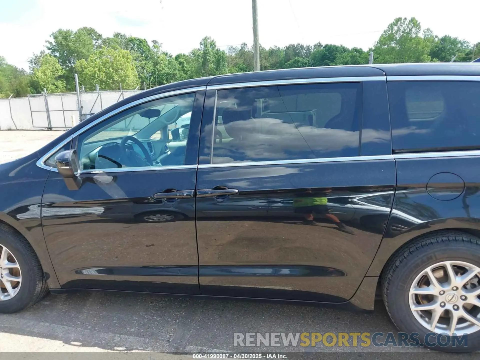14 Photograph of a damaged car 2C4RC1BG6PR627333 CHRYSLER PACIFICA 2023