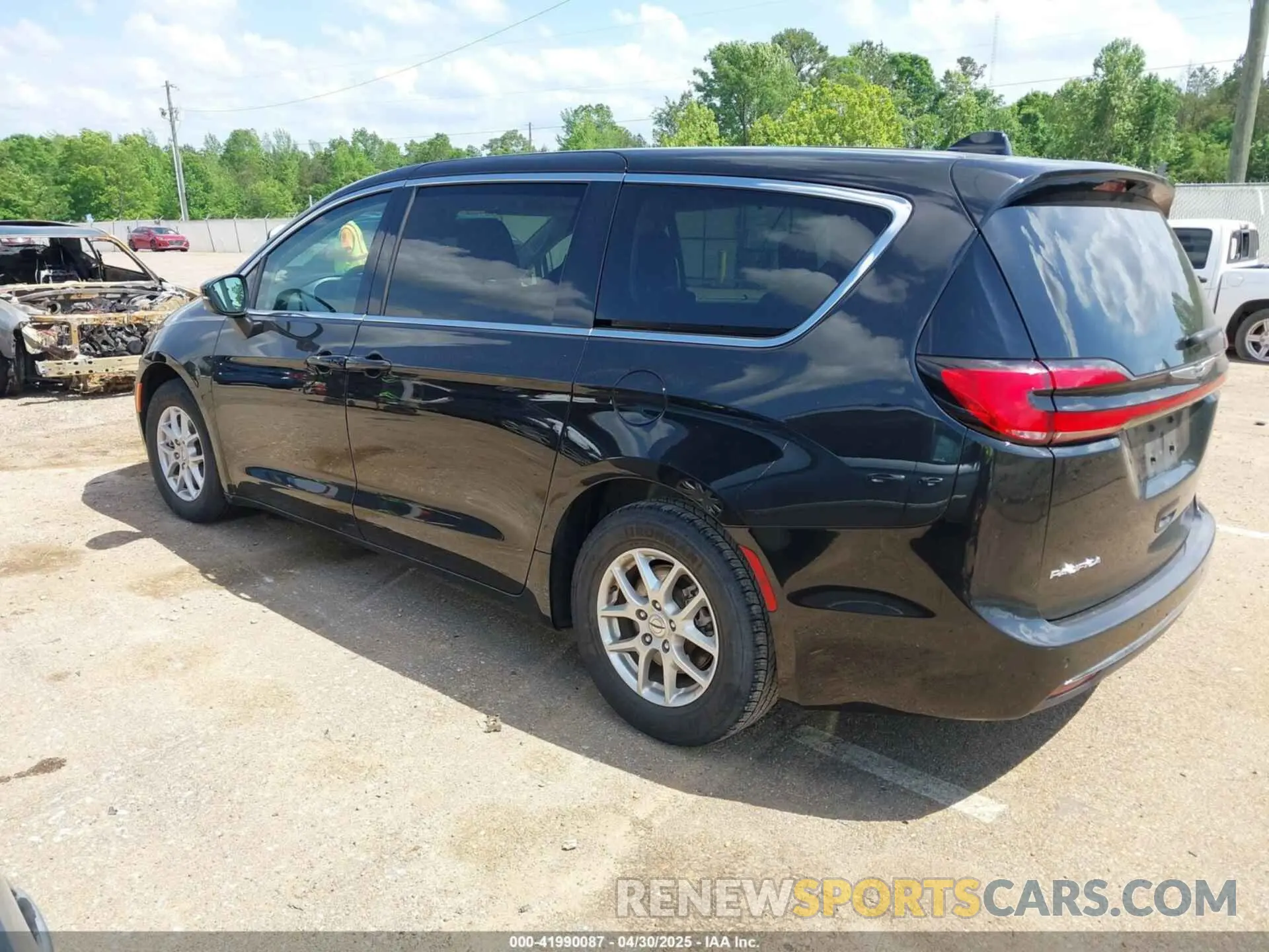 3 Photograph of a damaged car 2C4RC1BG6PR627333 CHRYSLER PACIFICA 2023