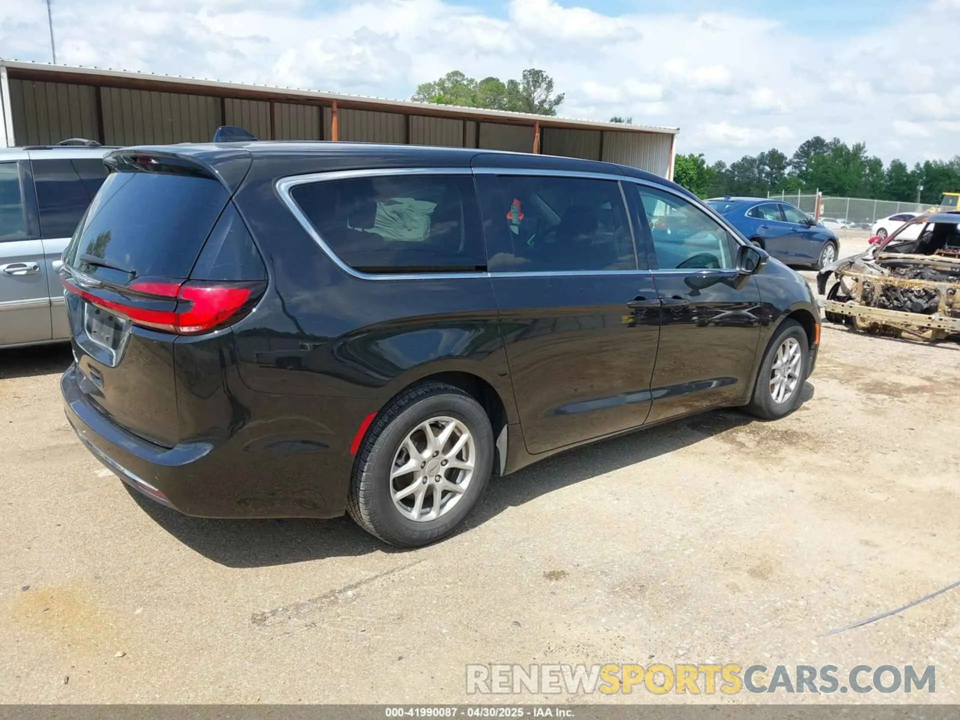 4 Photograph of a damaged car 2C4RC1BG6PR627333 CHRYSLER PACIFICA 2023