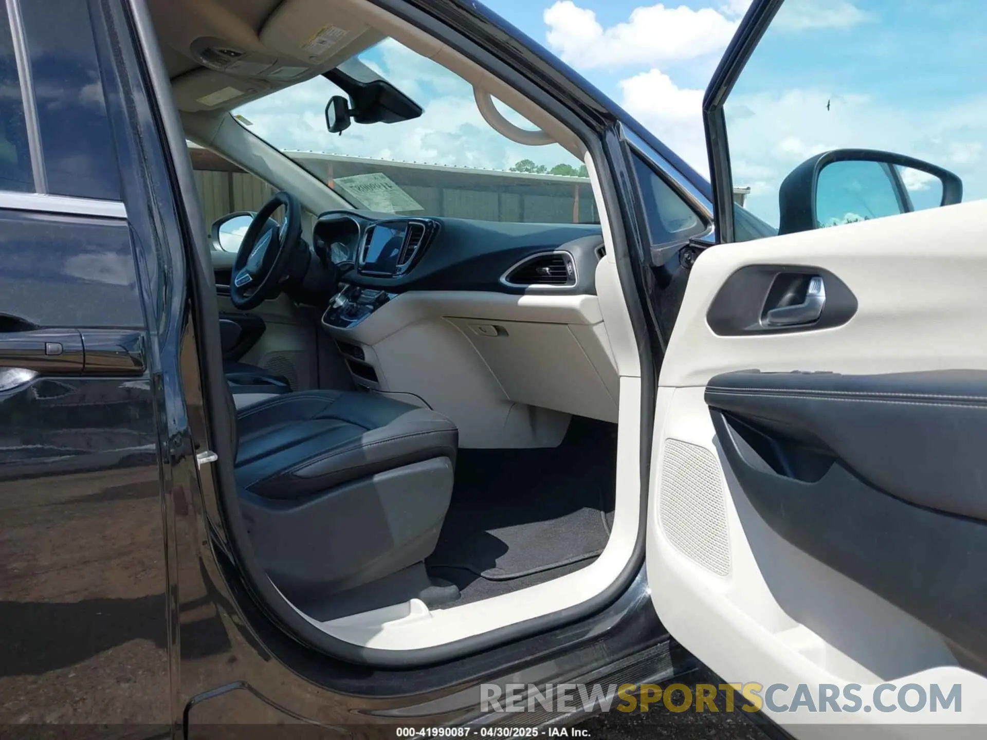 5 Photograph of a damaged car 2C4RC1BG6PR627333 CHRYSLER PACIFICA 2023