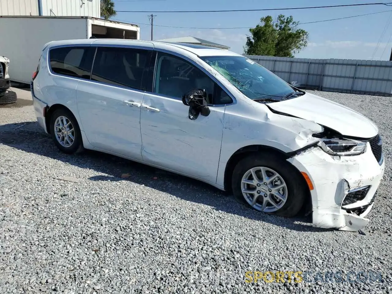 4 Photograph of a damaged car 2C4RC1BG6PR629972 CHRYSLER PACIFICA 2023