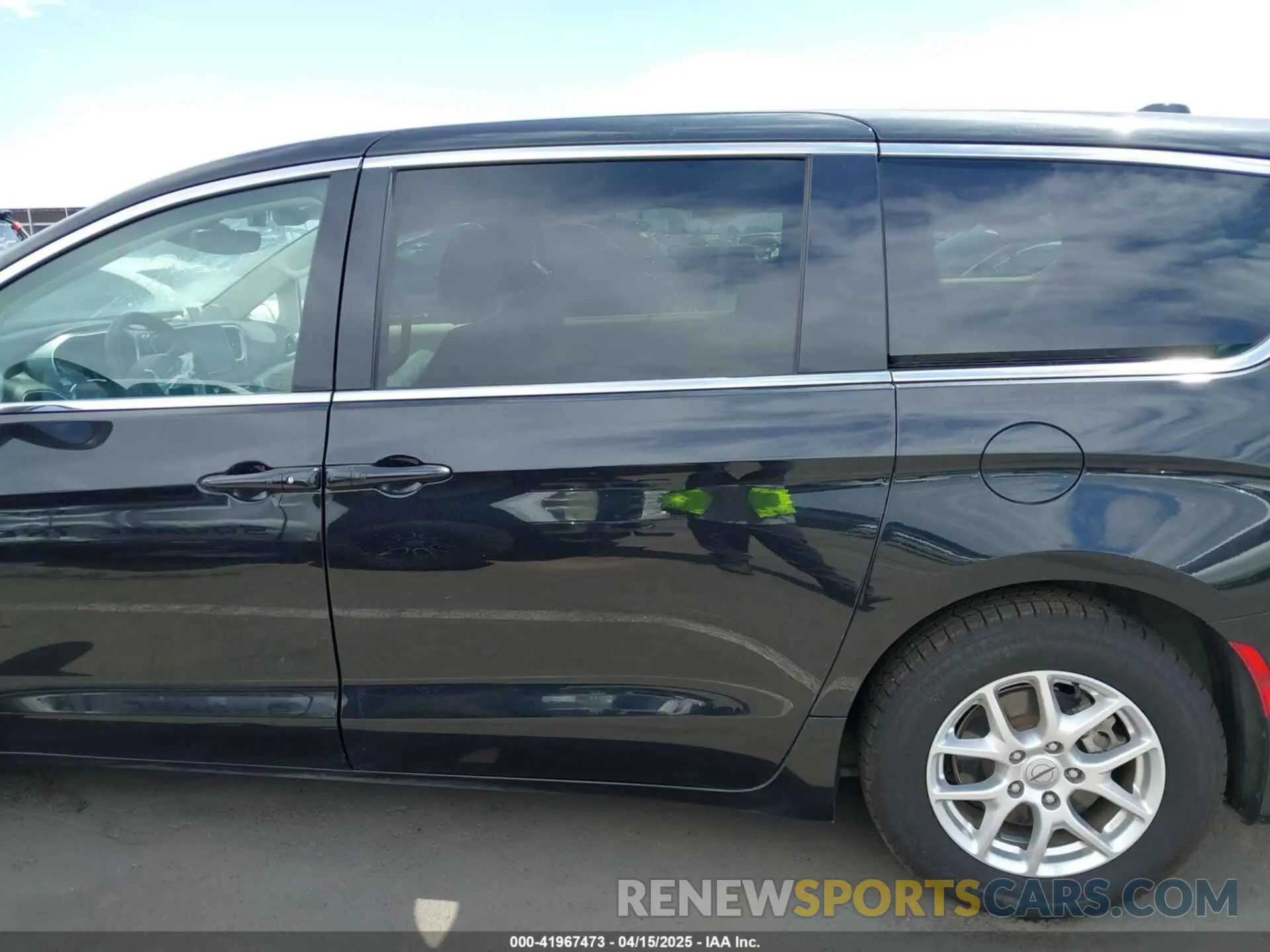 15 Photograph of a damaged car 2C4RC1BG7PR510912 CHRYSLER PACIFICA 2023