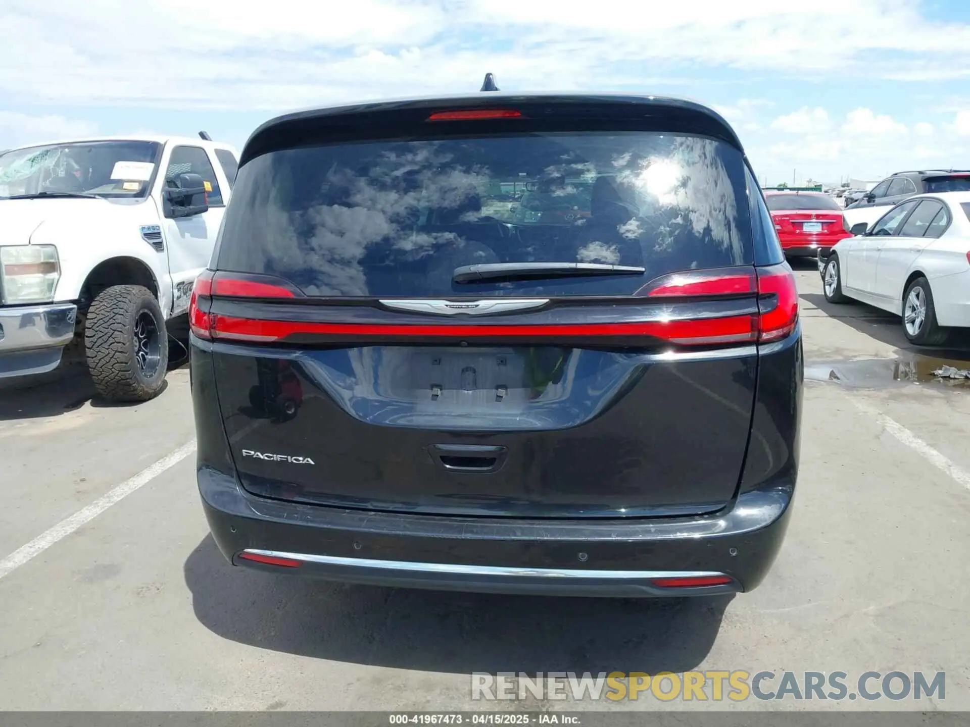 17 Photograph of a damaged car 2C4RC1BG7PR510912 CHRYSLER PACIFICA 2023