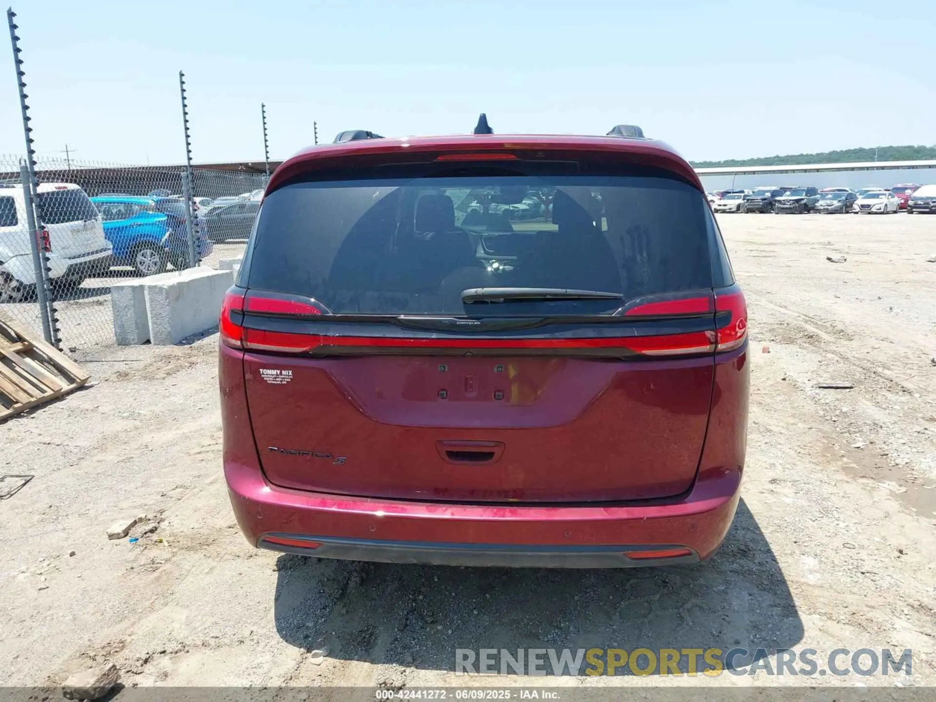 16 Photograph of a damaged car 2C4RC1BG7PR513017 CHRYSLER PACIFICA 2023