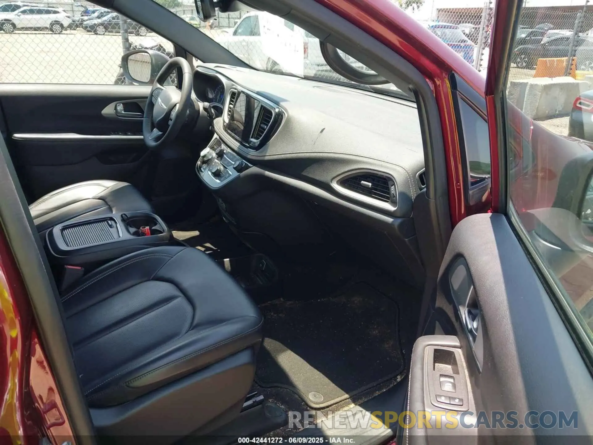 5 Photograph of a damaged car 2C4RC1BG7PR513017 CHRYSLER PACIFICA 2023